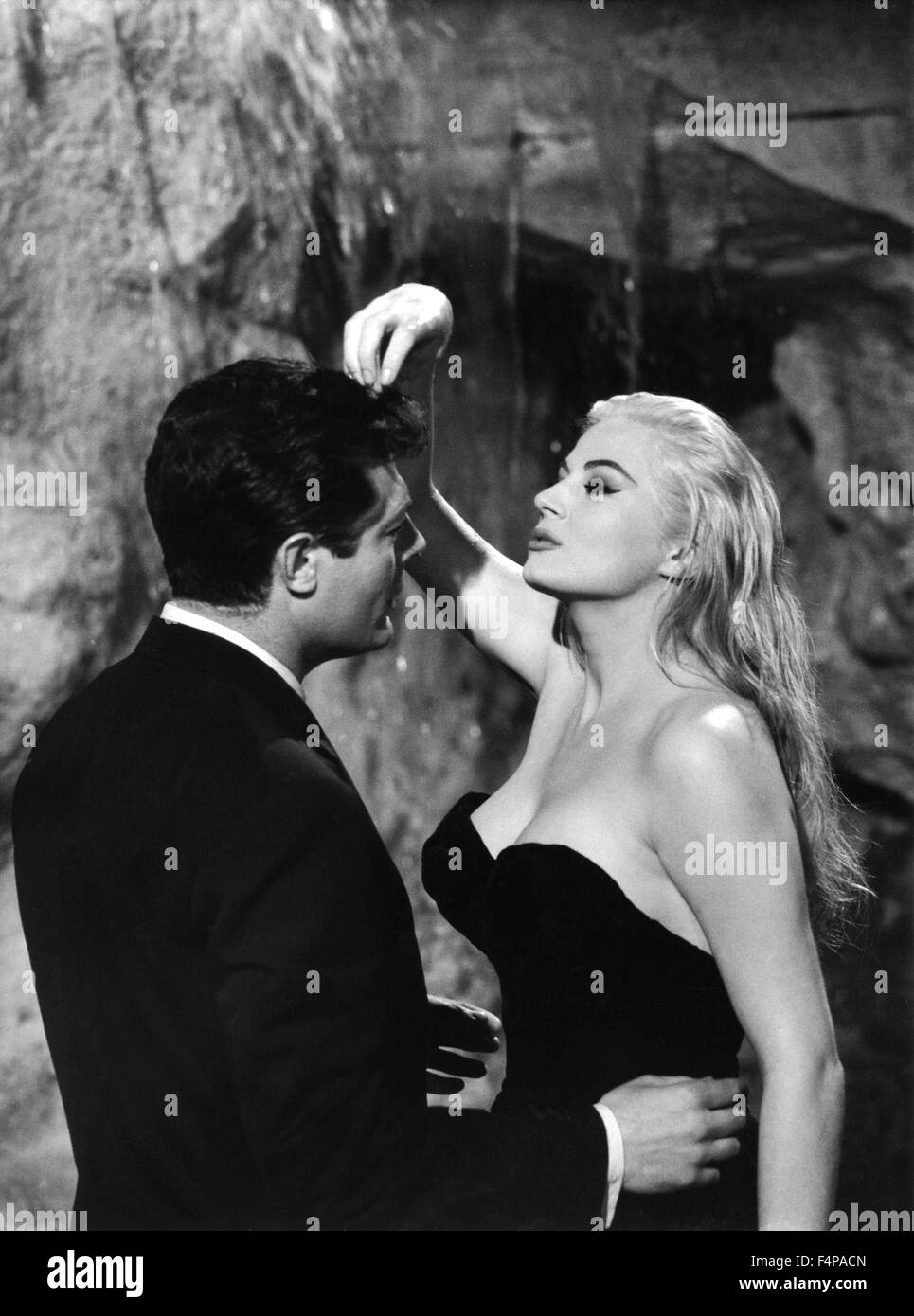 Marcello Mastroianni, Anita Ekberg / La Dolce Vita 1960 directed by Federico Fellini Stock Photo