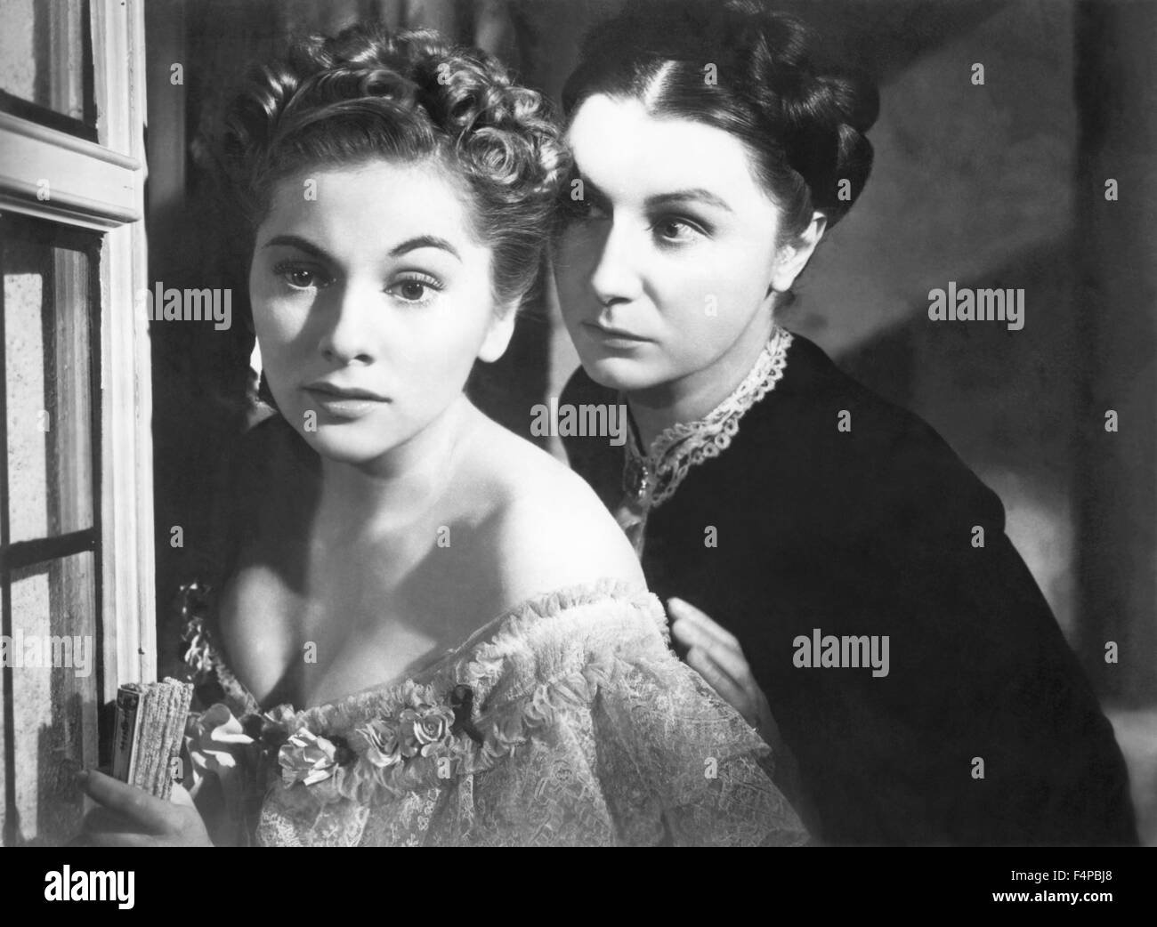 Joan Fontaine, Judith Anderson / Rebecca 1940 directed by Alfred ...