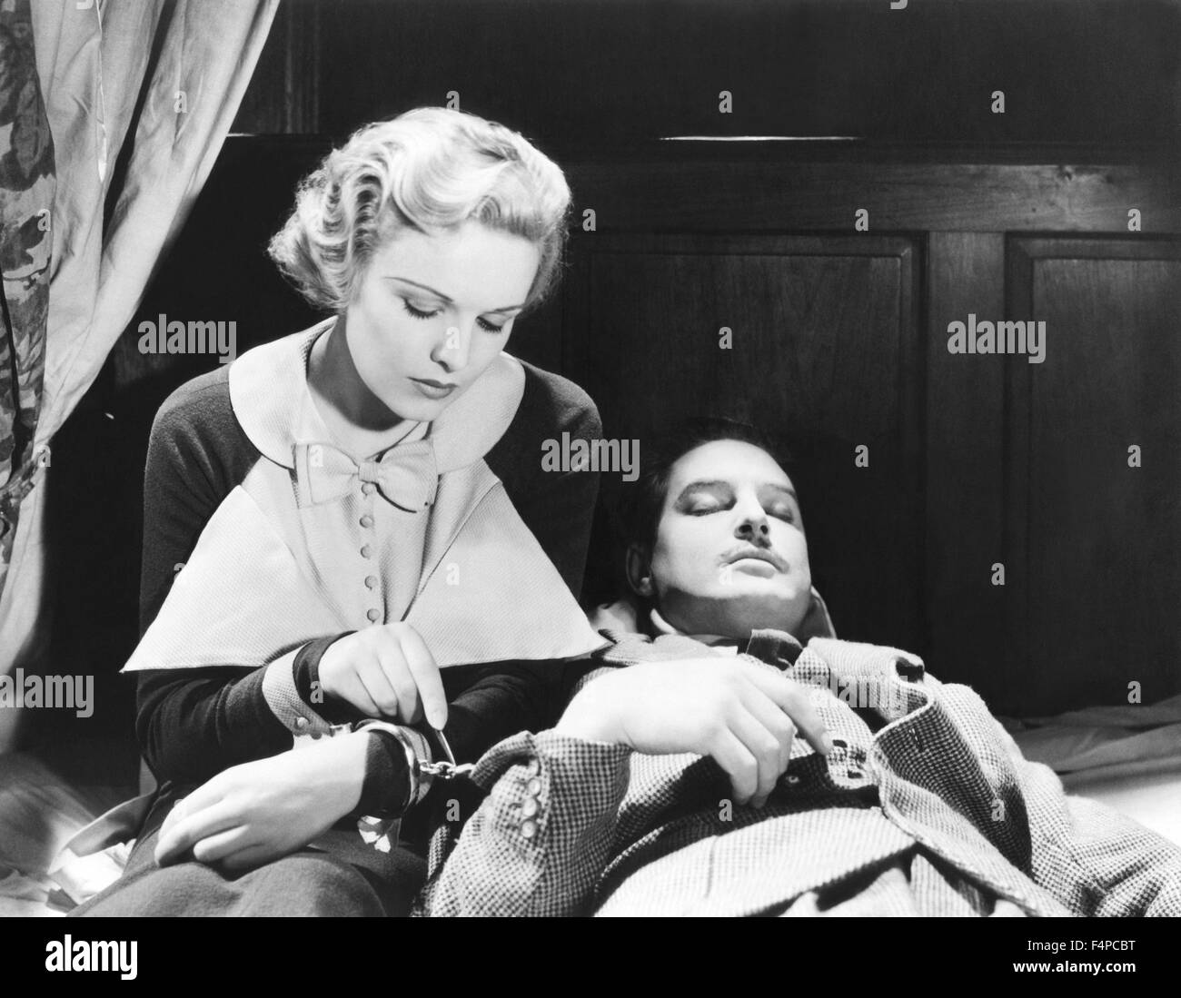 Madeleine Carroll / Robert Donat / The 39 Steps 1935 directed by Alfred Hitchcock Stock Photo