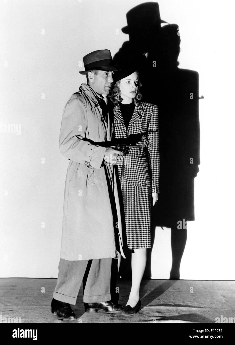 Humphrey bogart trench coat hi-res stock photography and images - Alamy