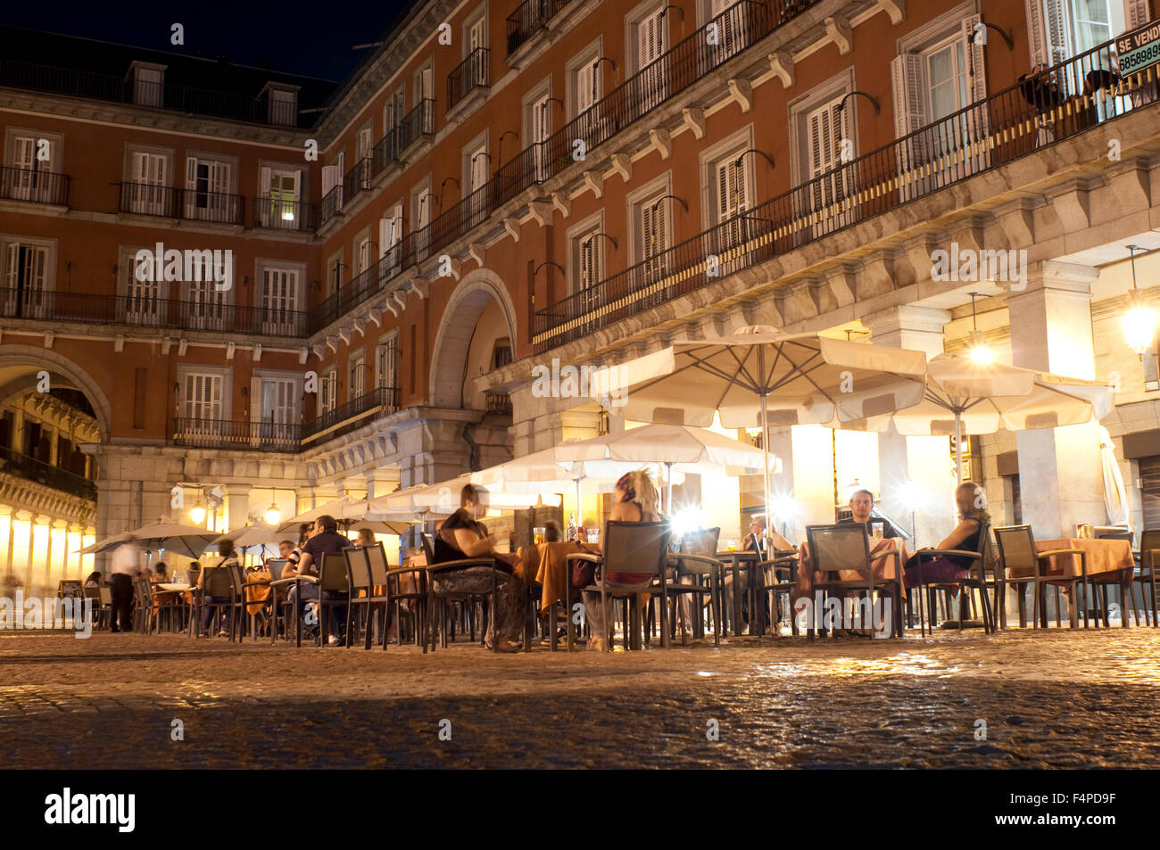 Plaza mayor madrid night hi-res stock photography and images - Alamy