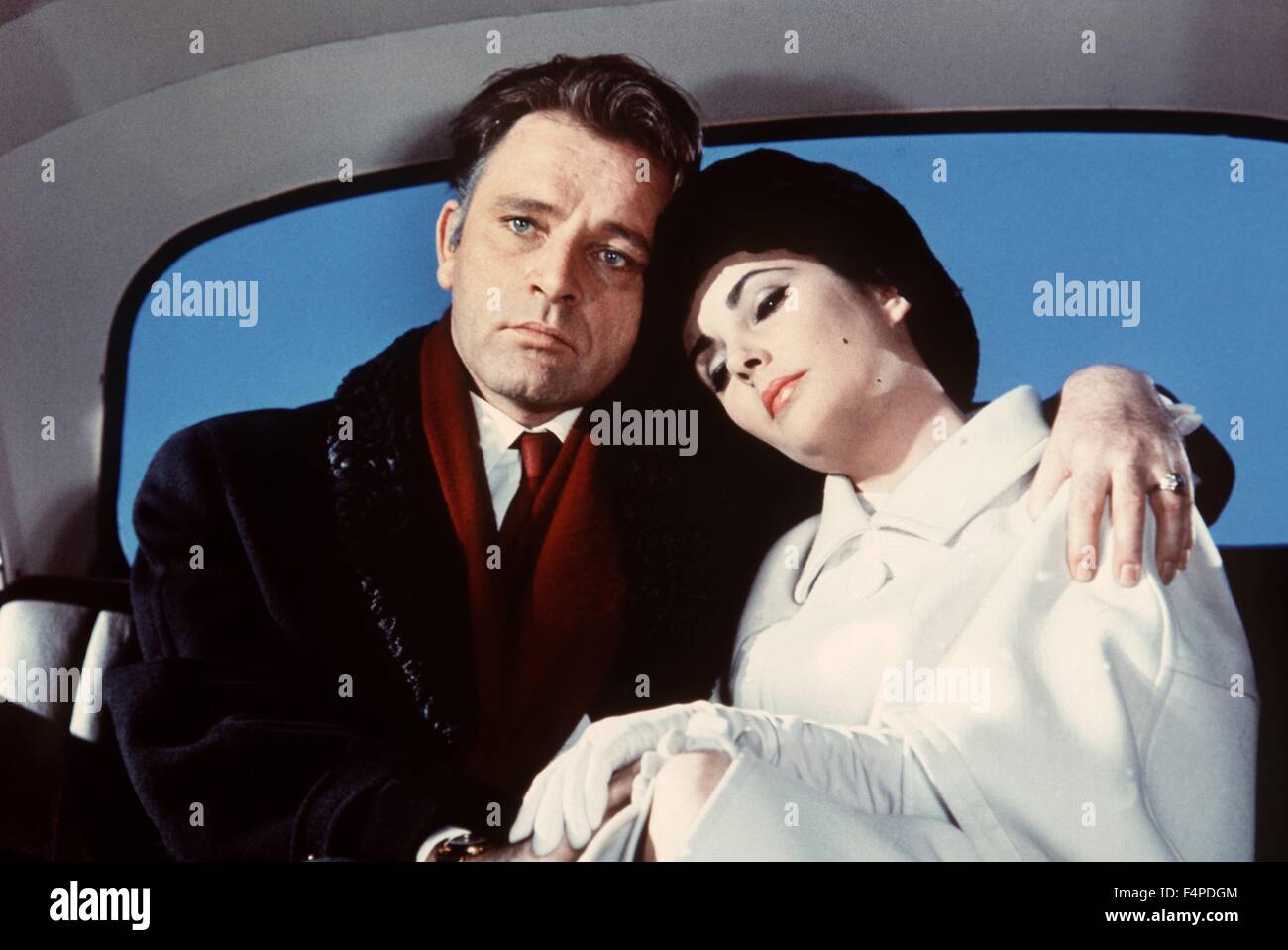Richard Burton, Elizabeth Taylor / The V.I.P.s 1963 directed by Anthony Asquith Stock Photo