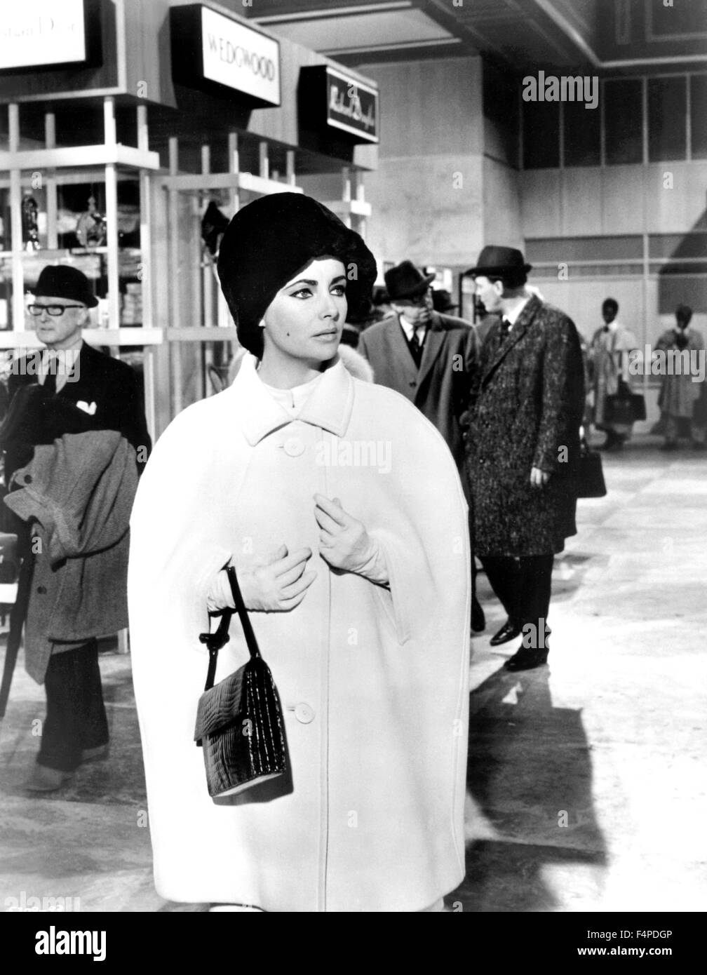 Elizabeth Taylor / The V.I.P.s 1963 directed by Anthony Asquith Stock Photo