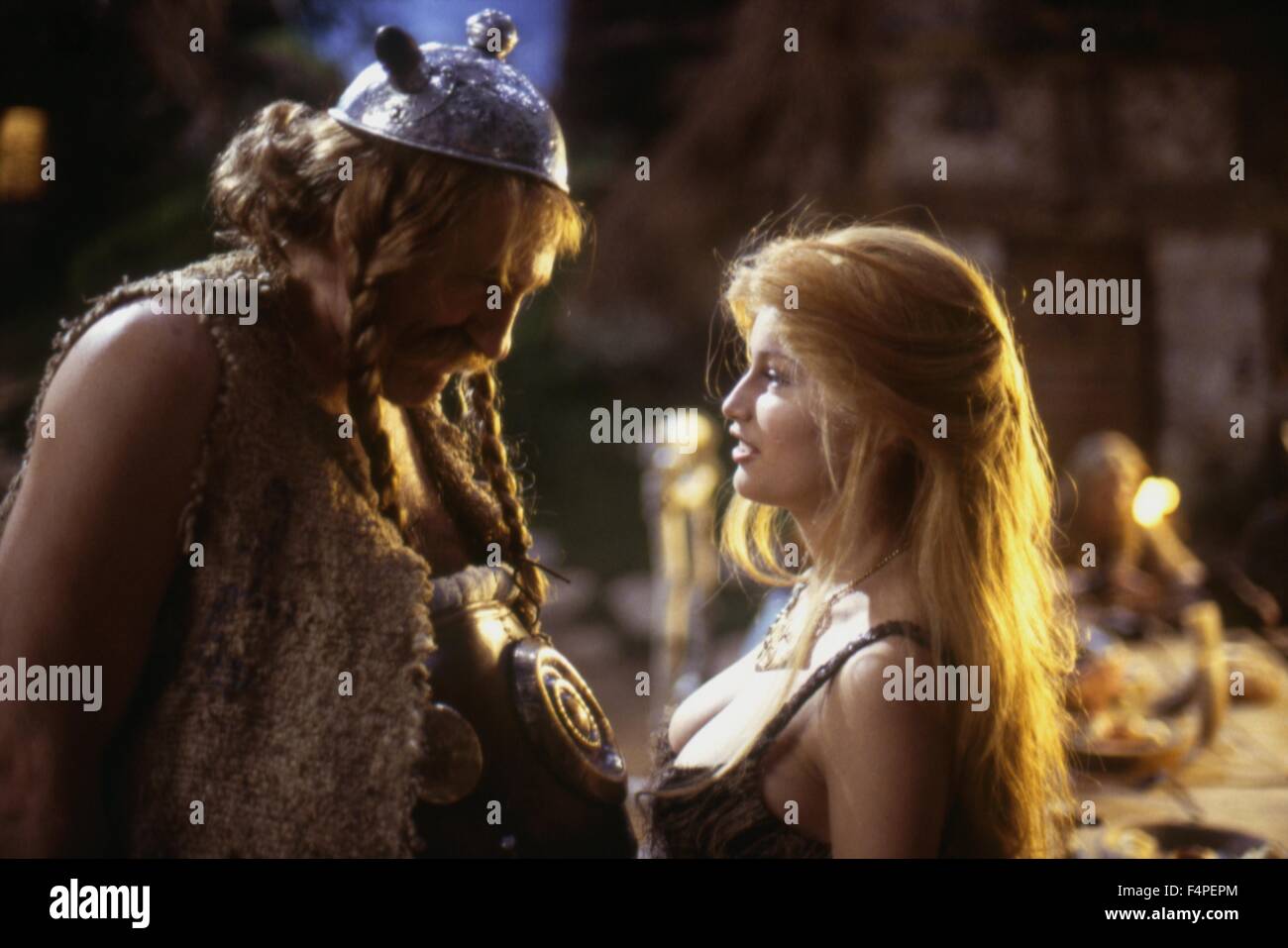 Gerard Depardieu (Obelix) and Laetitia Casta (Falbala) / Asterix and Obelix  Take on Caesar / 1999 directed by Claude Zidi Stock Photo - Alamy