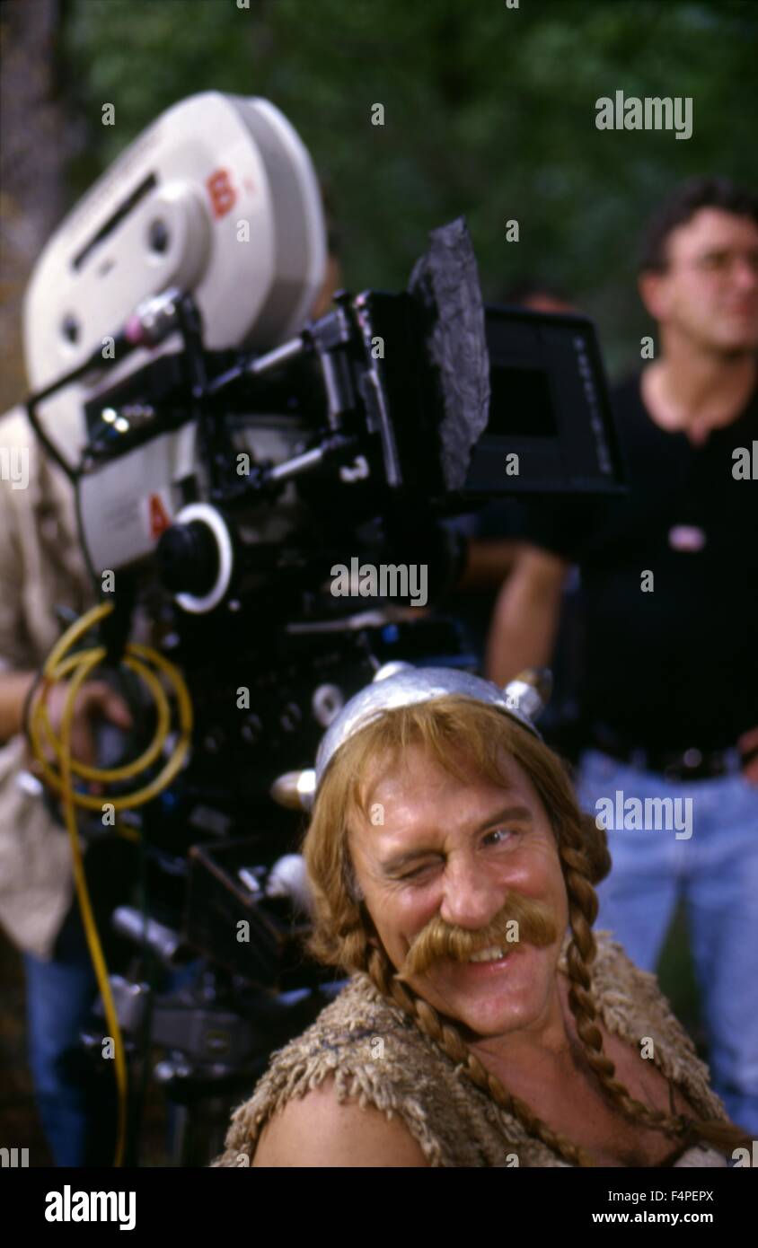 On the set, Gerard Depardieu (Obelix) / Asterix and Obelix Take on Caesar / 1999 directed by Claude Zidi Stock Photo