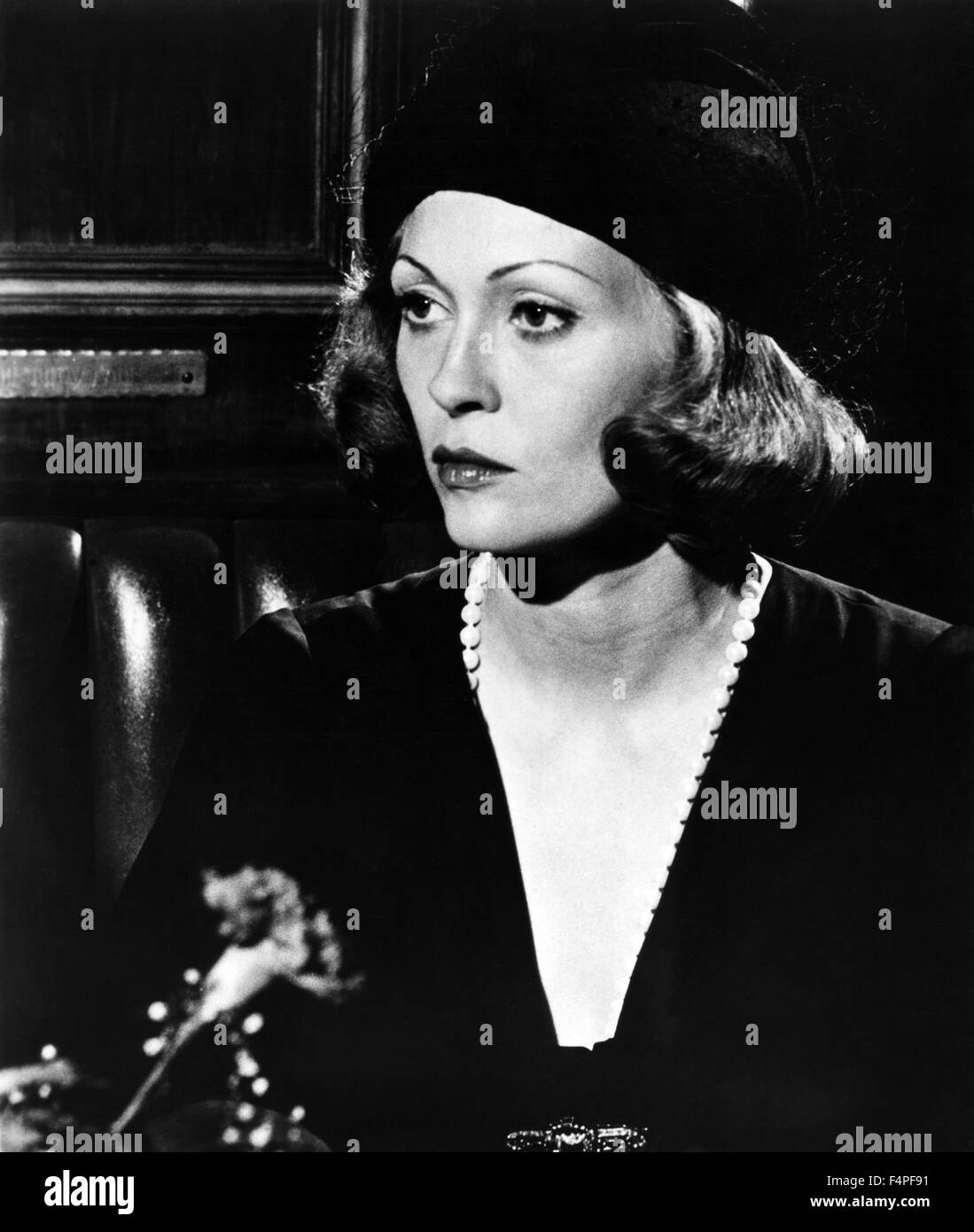 Faye dunaway chinatown 1974 hi-res stock photography and images - Alamy