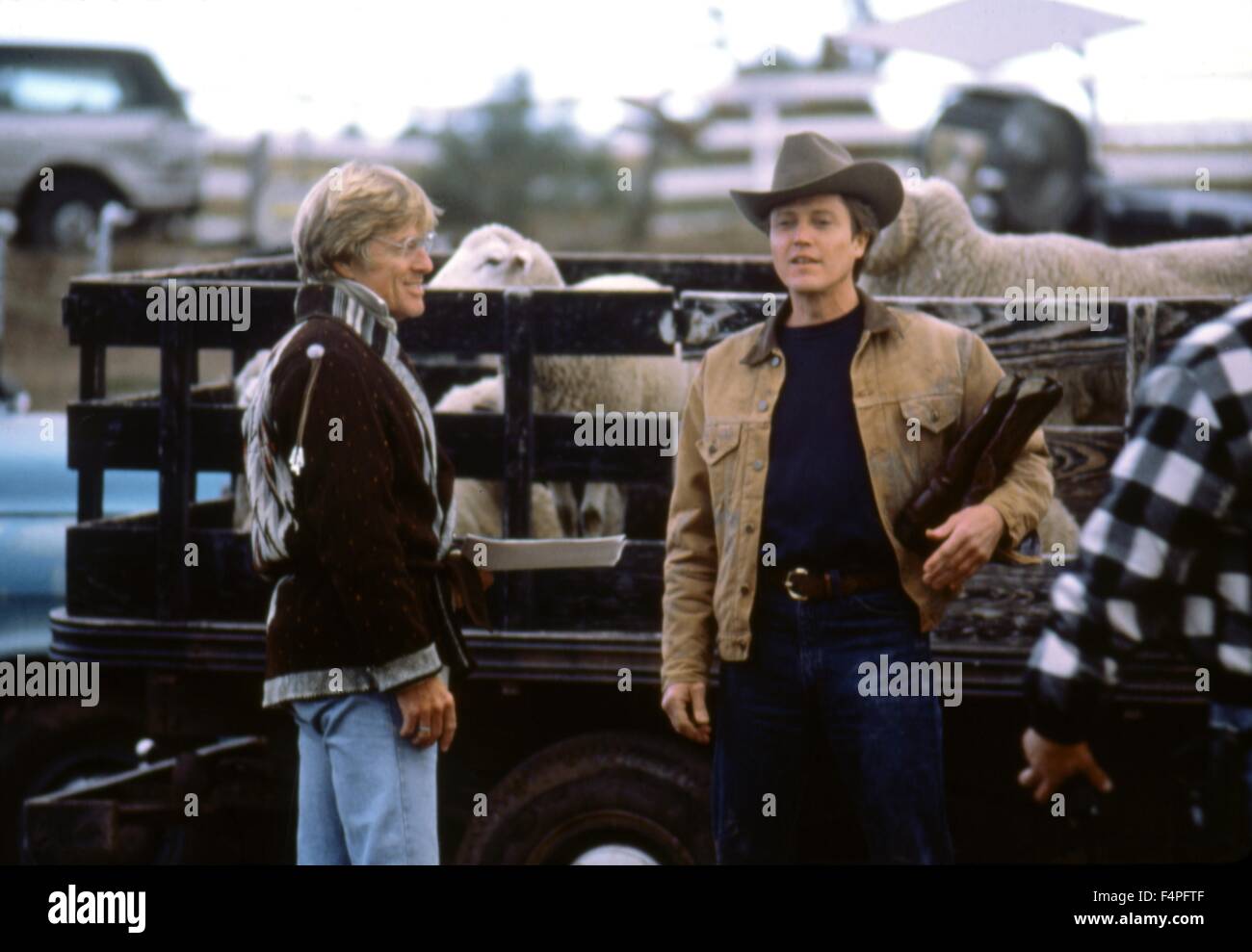 On the set, Robert Redford and Christopher Walken / The Milagro Beanfield War / 1987 directed by Robert Redford Stock Photo