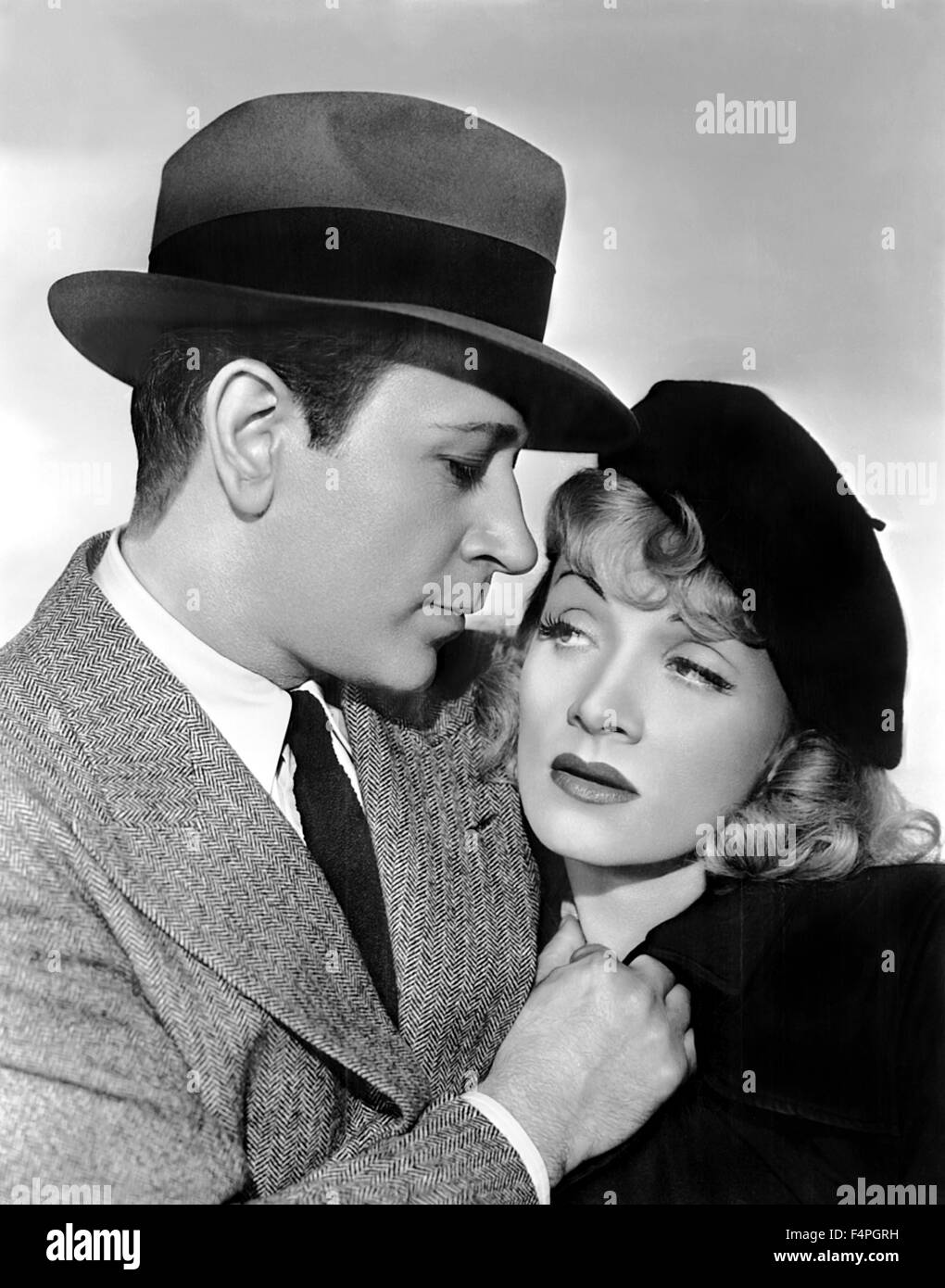 George Raft and Marlene Dietrich / Manpower / 1941 directed by Raoul Walsh Stock Photo