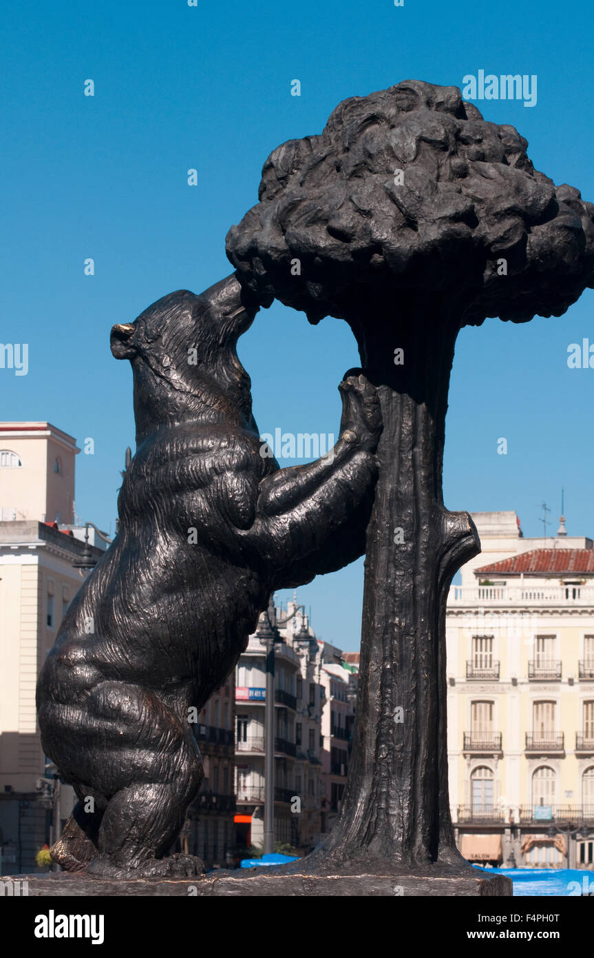 Spain, Madrid, Puerta del Sol Square, Statue of Bear and Strawberry