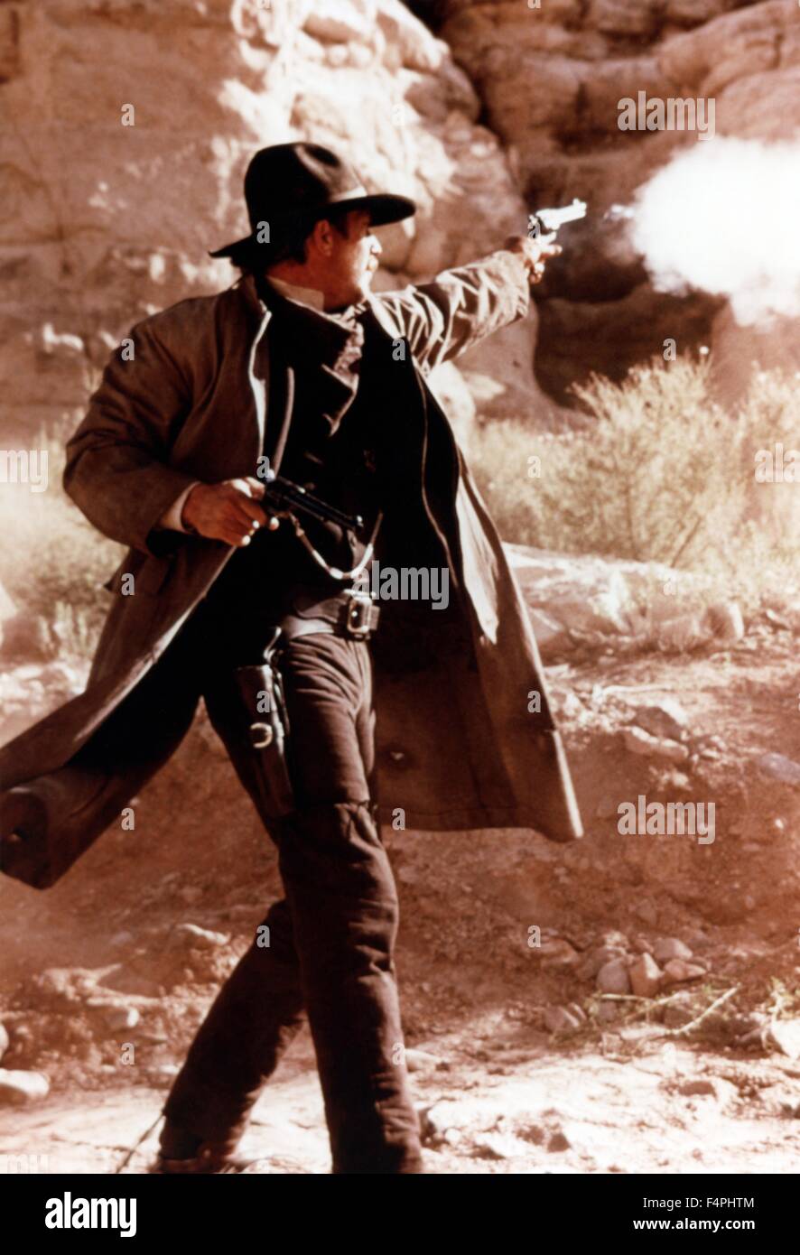 Kevin Costner / Wyatt Earp / 1994 directed by Lawrence Kasdan [Warner Bros. Pictures] Stock
