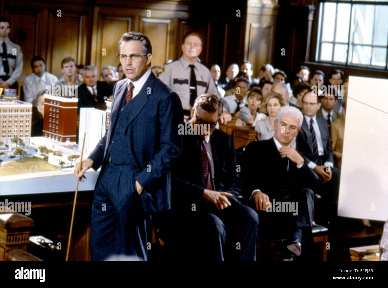 Kevin Costner and Tommy Lee Jones (right) / JFK / 1991 directed by Oliver  Stone [WARNER BROS. PICTURES] Stock Photo - Alamy