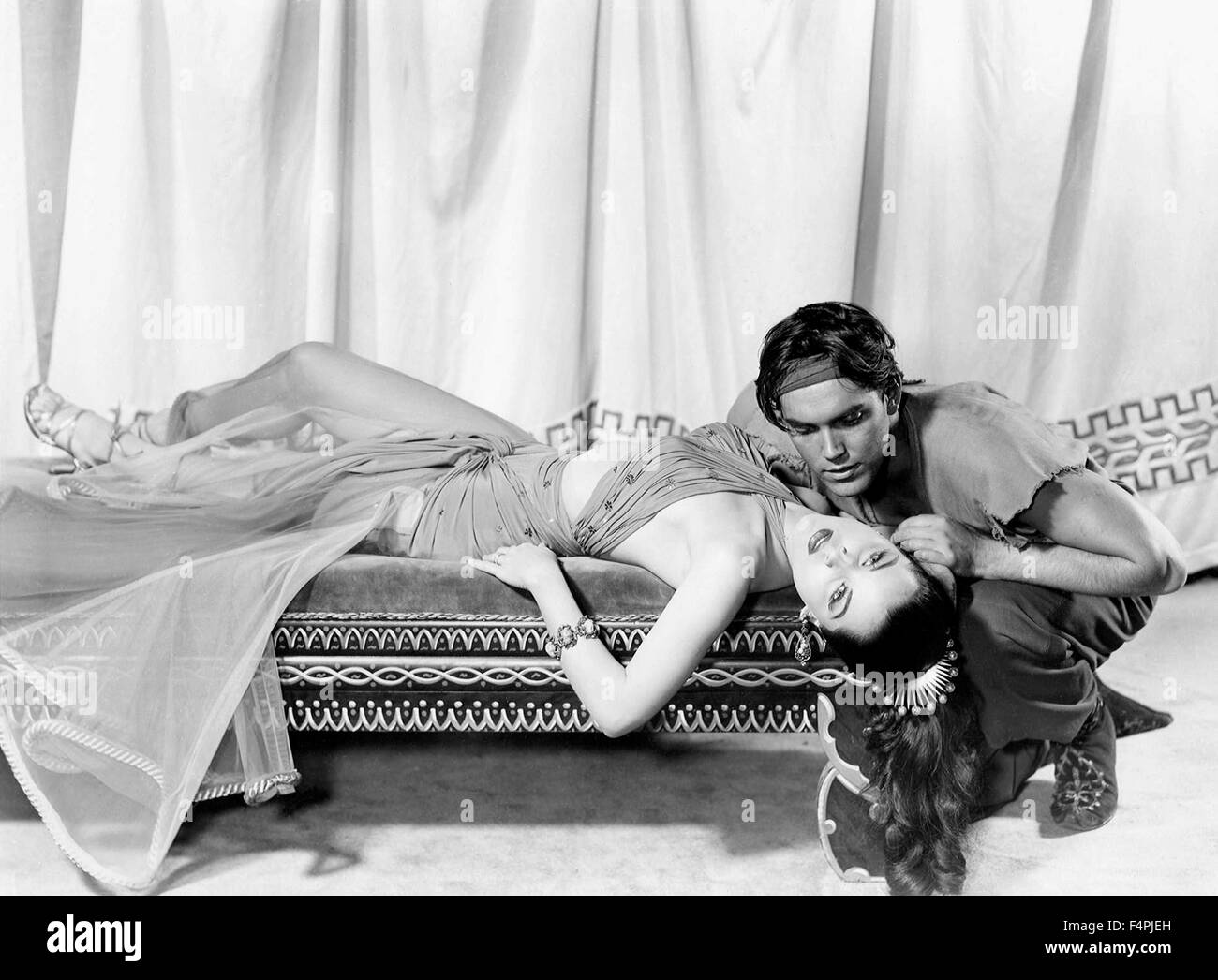 Jeffrey Hunter And Debra Paget Princess Of The Nile 1954 Directed By Harmon Jones Twentieth Century Fox Pictures Stock Photo Alamy