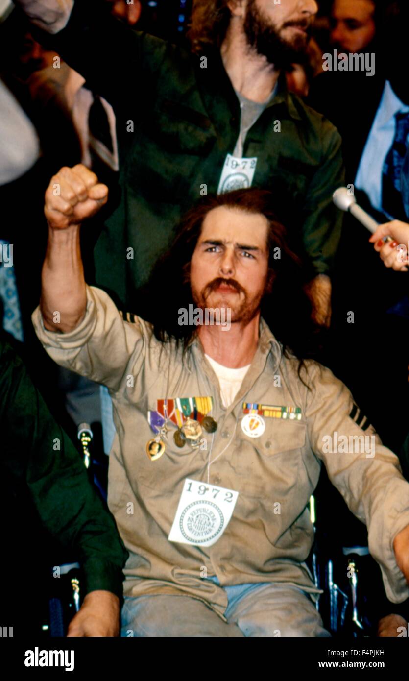 Tom Cruise / Born on the Fourth of July / 1989 directed by Oliver Stone  [Universal Pictures] Stock Photo - Alamy