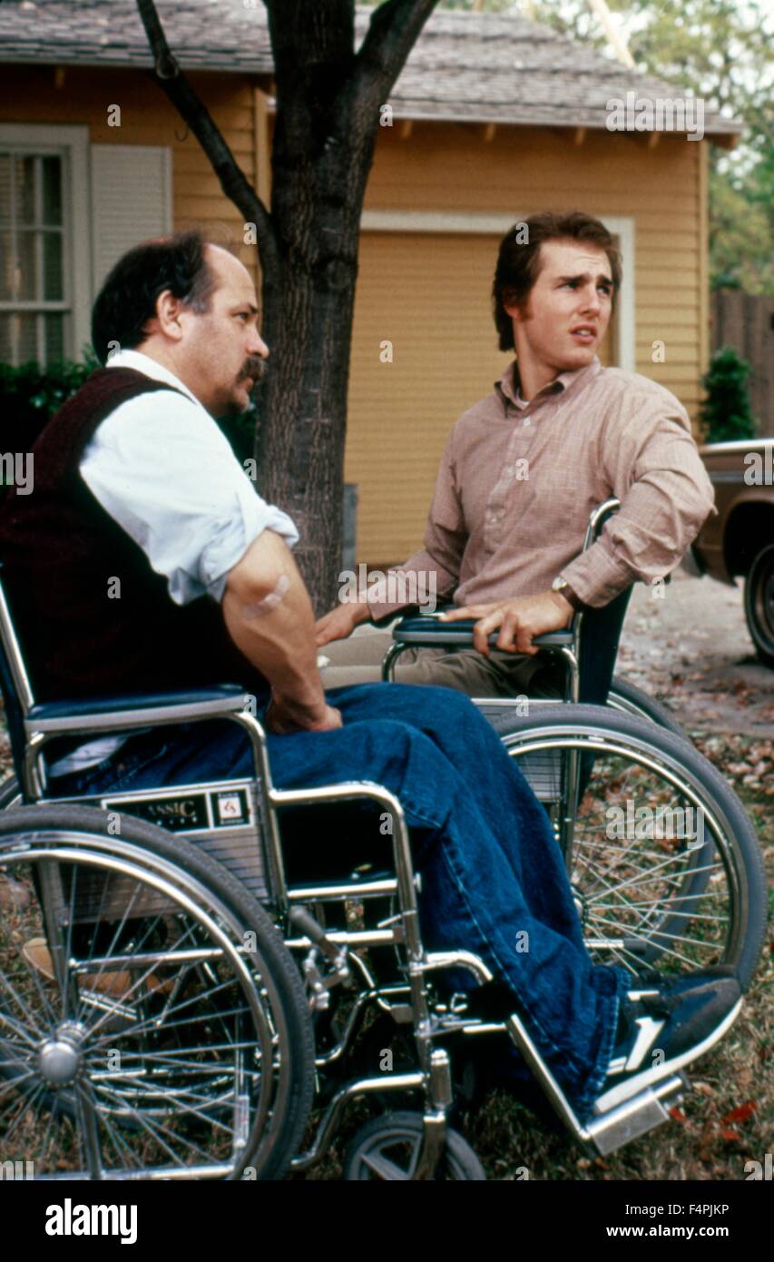 Tom Cruise with Ron Kovic / Born on the Fourth of July / 1989 directed by Oliver Stone [Universal Pictures] Stock Photo