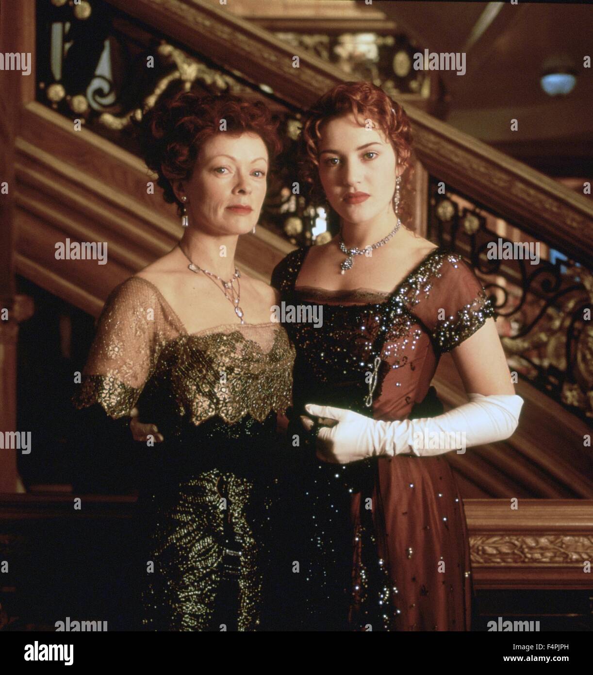 Frances Fisher and Kate Winslet / Titanic / 1997 directed by James Cameron  [Twentieth Century Fox Pictures] Stock Photo - Alamy