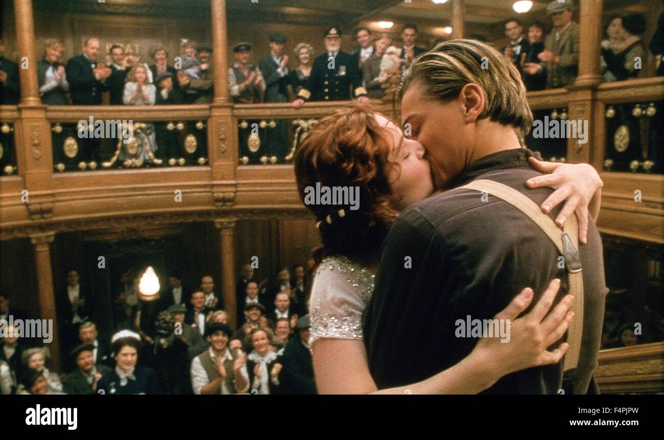 Mejeriprodukter paperback Afgørelse Kate Winslet and Leonardo DiCaprio / Titanic / 1997 directed by James  Cameron [Twentieth Century Fox Pictures] Stock Photo - Alamy