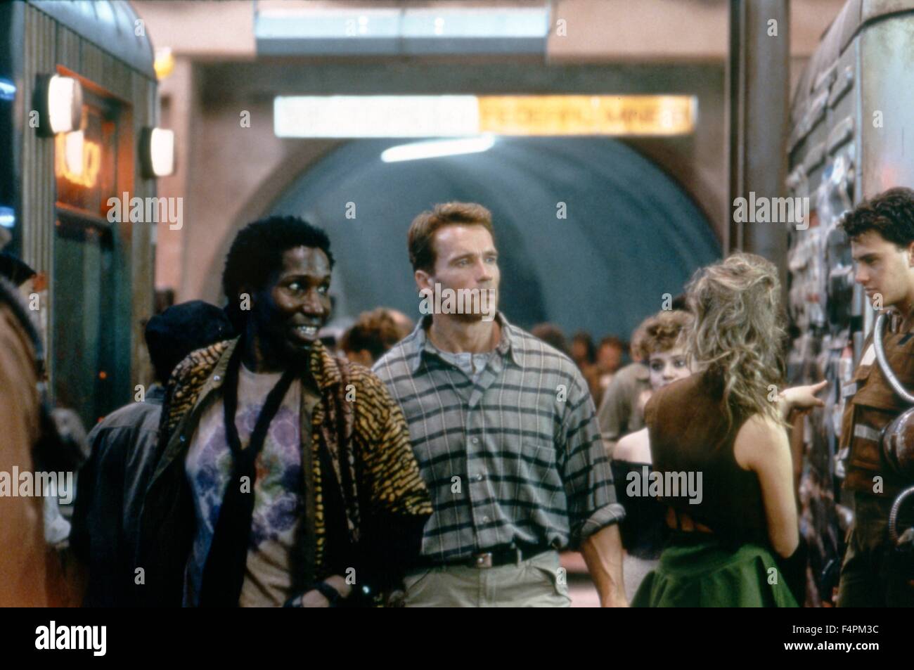 Mel Johnson Jr. and Arnold Scharzenegger / Total Recall  / 1990 directed by Paul Verhoeven [TriStar Pictures] Stock Photo