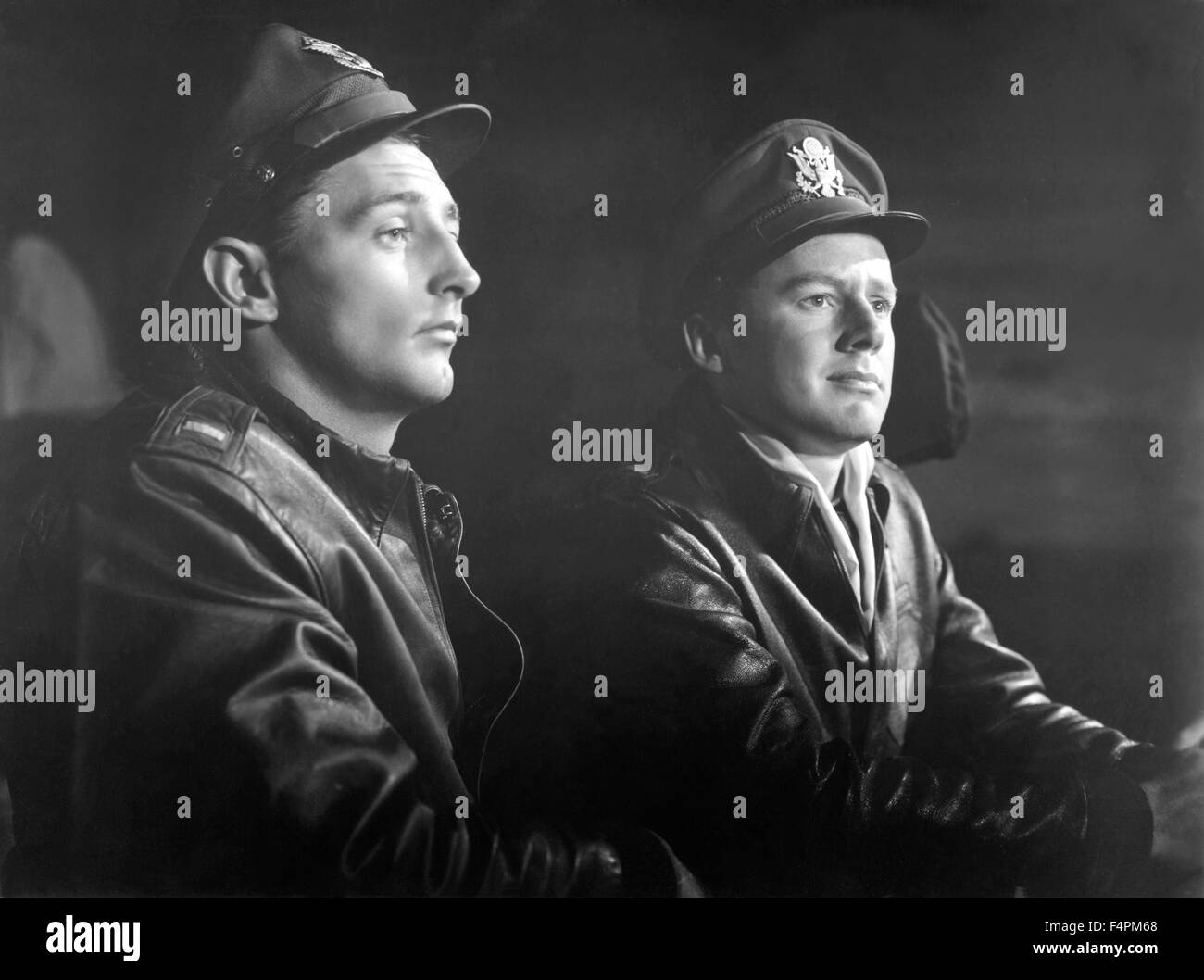 Robert Mitchum and Spencer Tracy / Thirty Seconds Over Tokyo / 1944 directed by Mervyn LeRoy  [Metro-Goldwyn-Mayer Pictures] Stock Photo