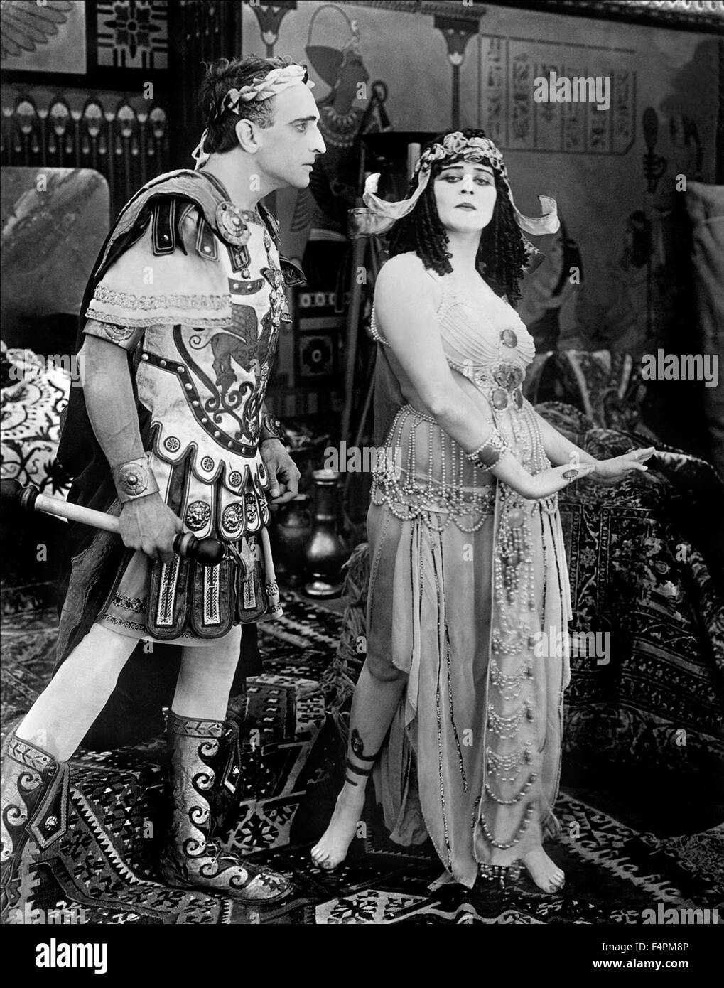 Fritz Leiber and Theda Bara Theda Bara / Cleopatra / 1917 directed by J. Gordon Edwards [Film Fox Corporation] Stock Photo