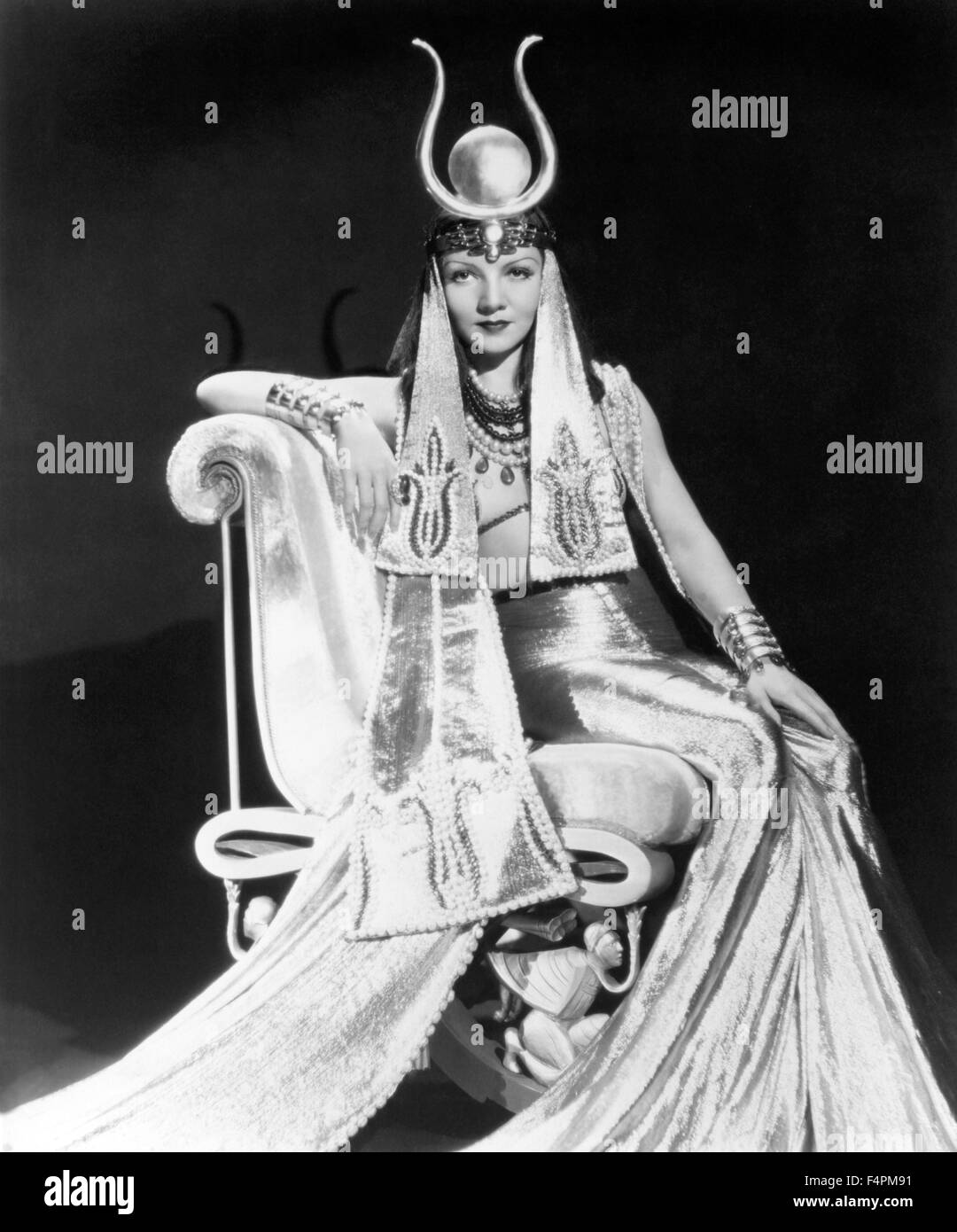 Cleopatra (1934) claudette colbert hi-res stock photography and images -  Alamy