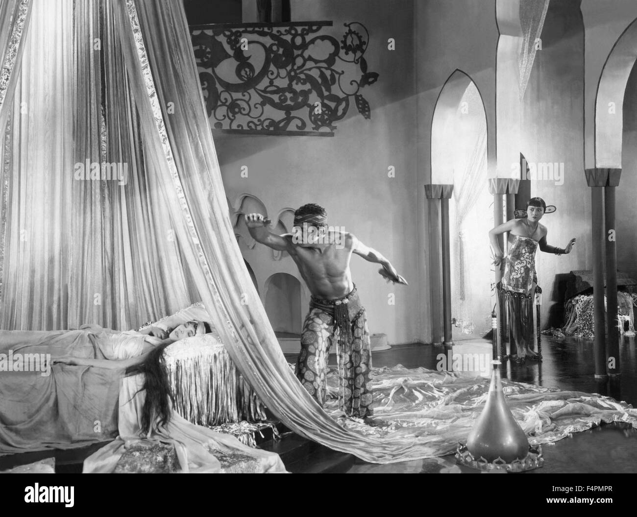Douglas Fairbanks and Julanne Johnston / The Thief of Bagdad / 1924 directed by Raoul Walsh