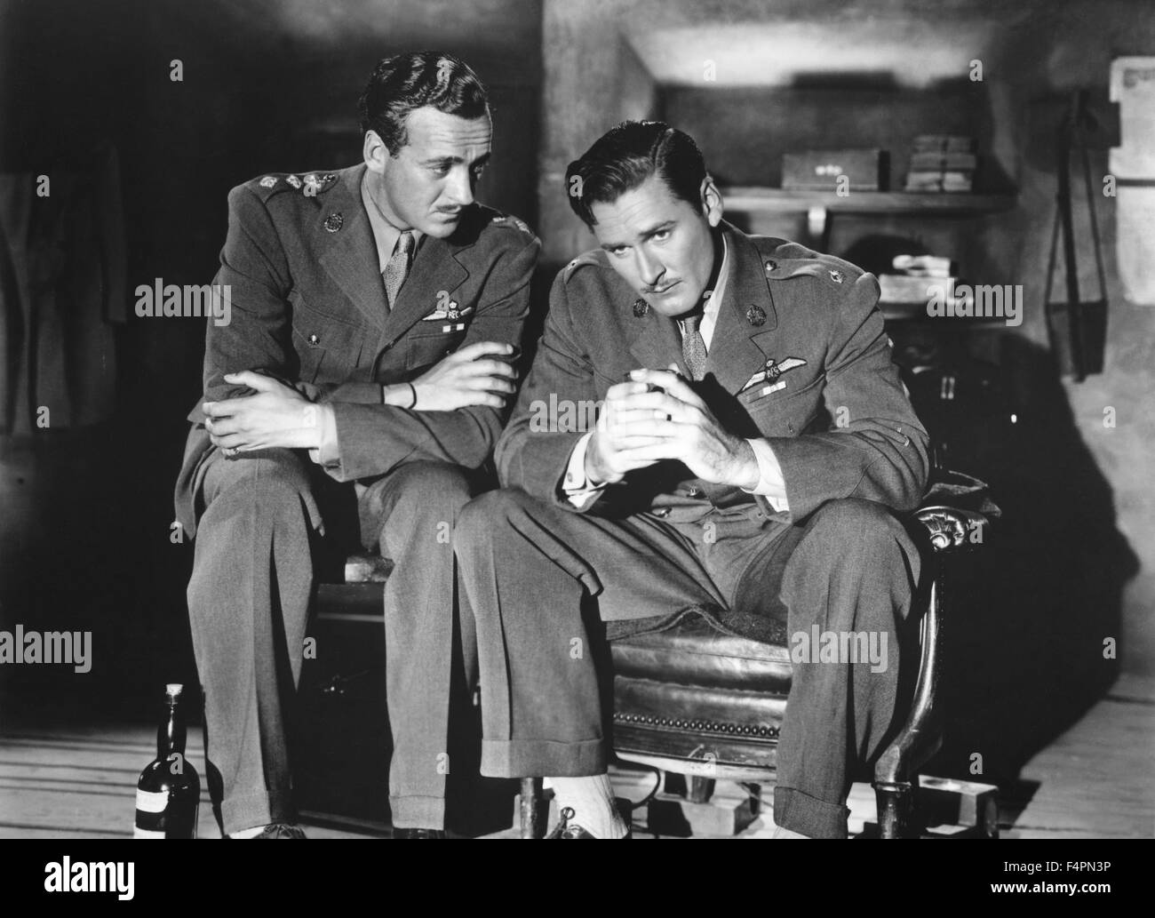 Errol Flynn and David Niven / La Patrouille de l'aube / 1938 directed by Edmund Goulding  [Warner Bros. Pictures] Stock Photo