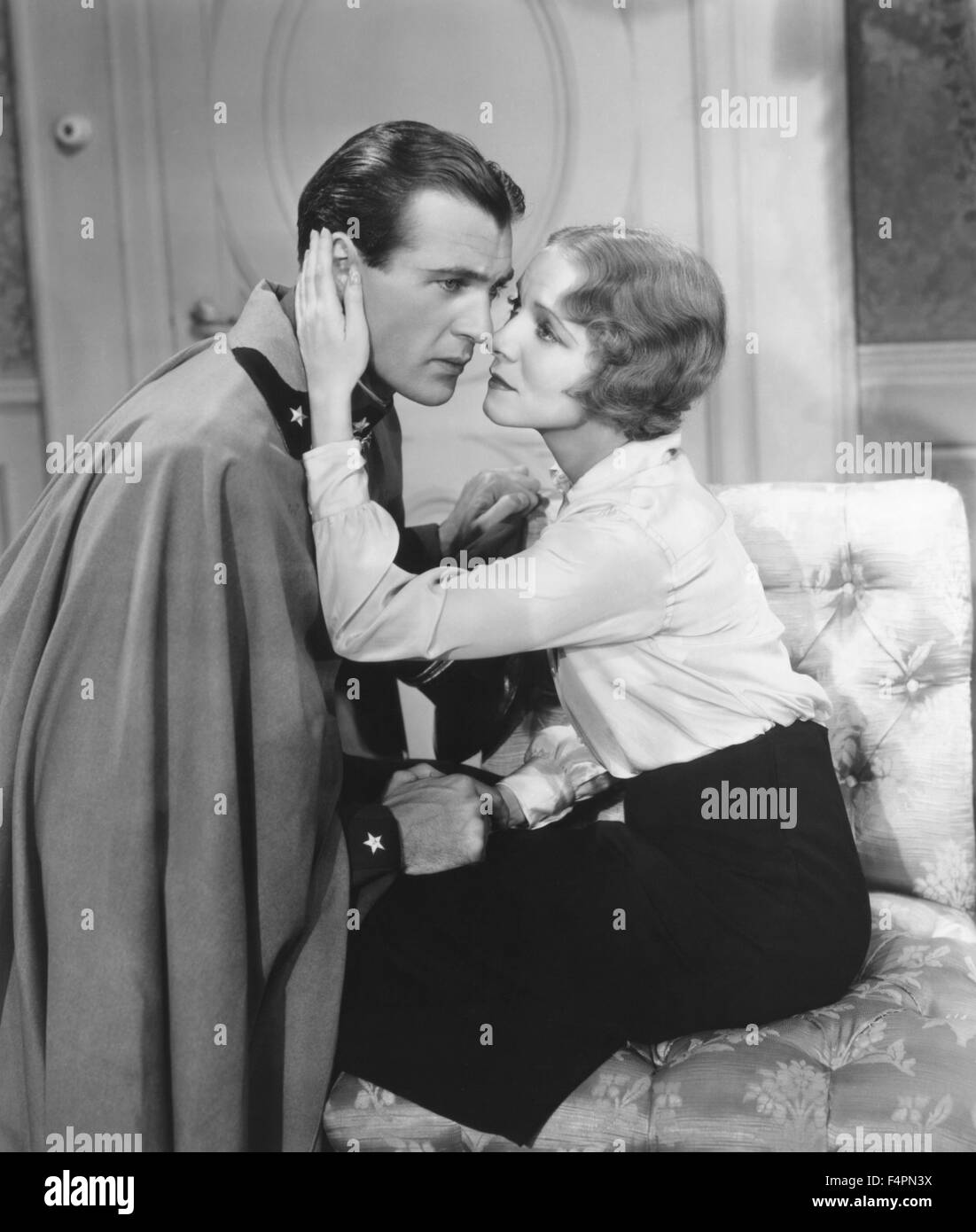 Gary Cooper and Helen Hayes / A Farewell to Arms / 1933 directed by