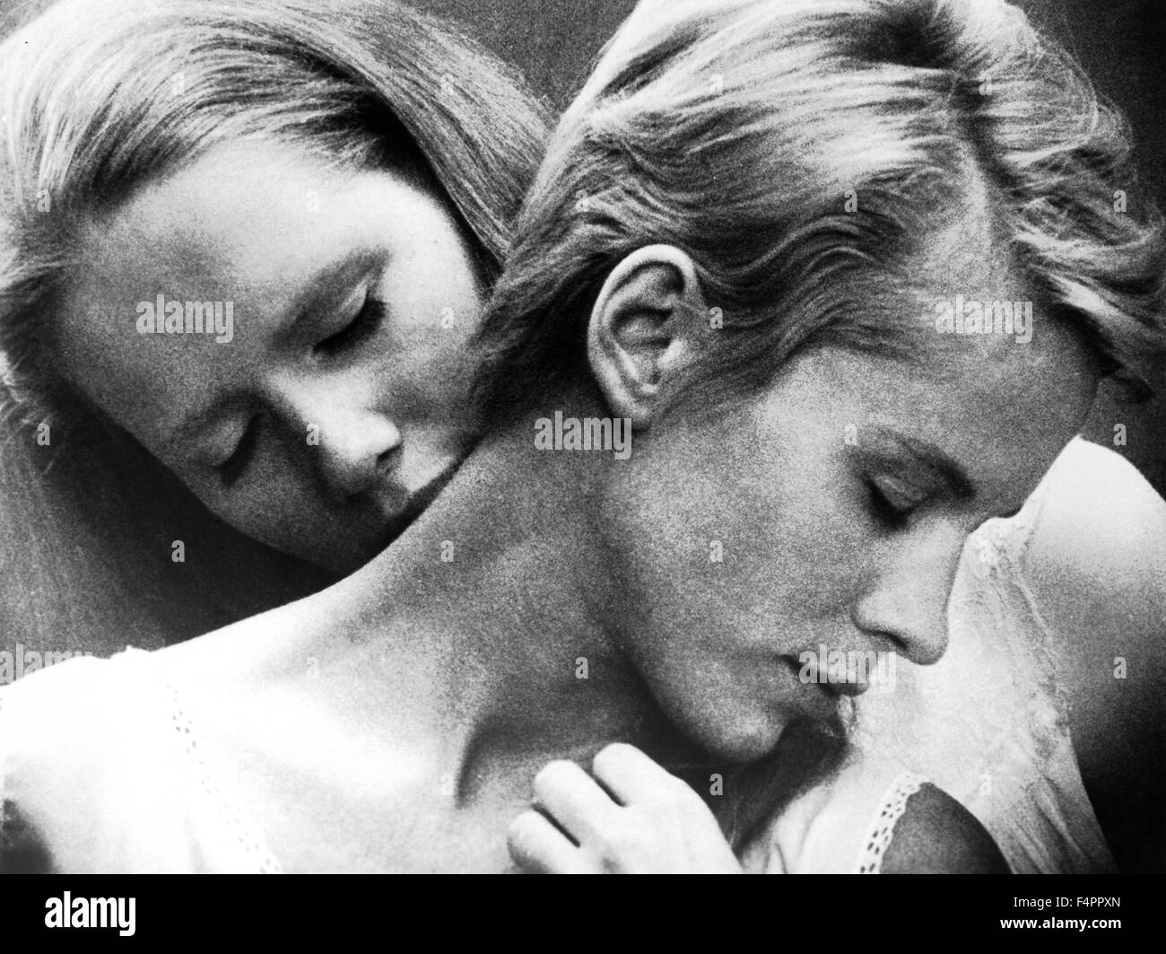 Bibi Andersson and Liv Ullmann / 1965 directed by Ingmar Bergman Stock Photo
