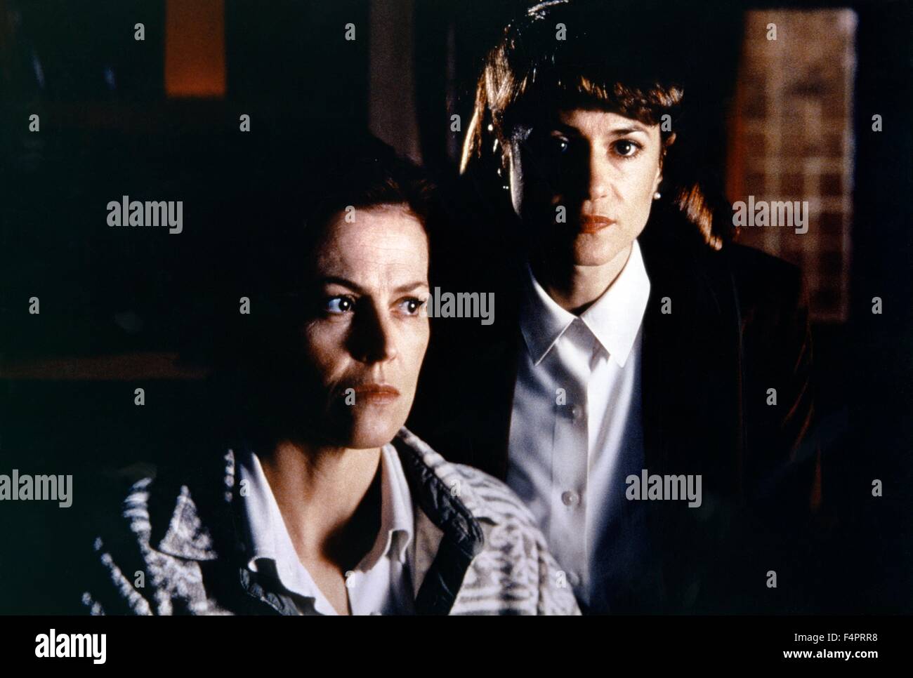 Sigourney Weaver and Holly Hunter / Copycat / 1995 directed by Jon ...