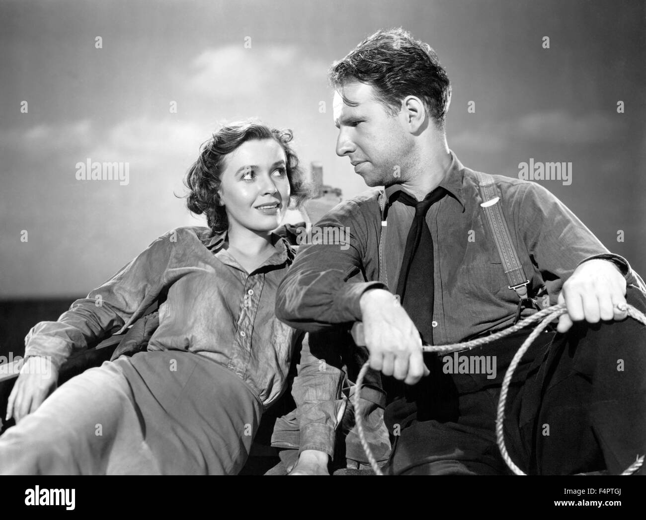 Mary anderson and Hume Cronyn / Lifeboat / 1943 directed by Alfred Hitchcock Stock Photo