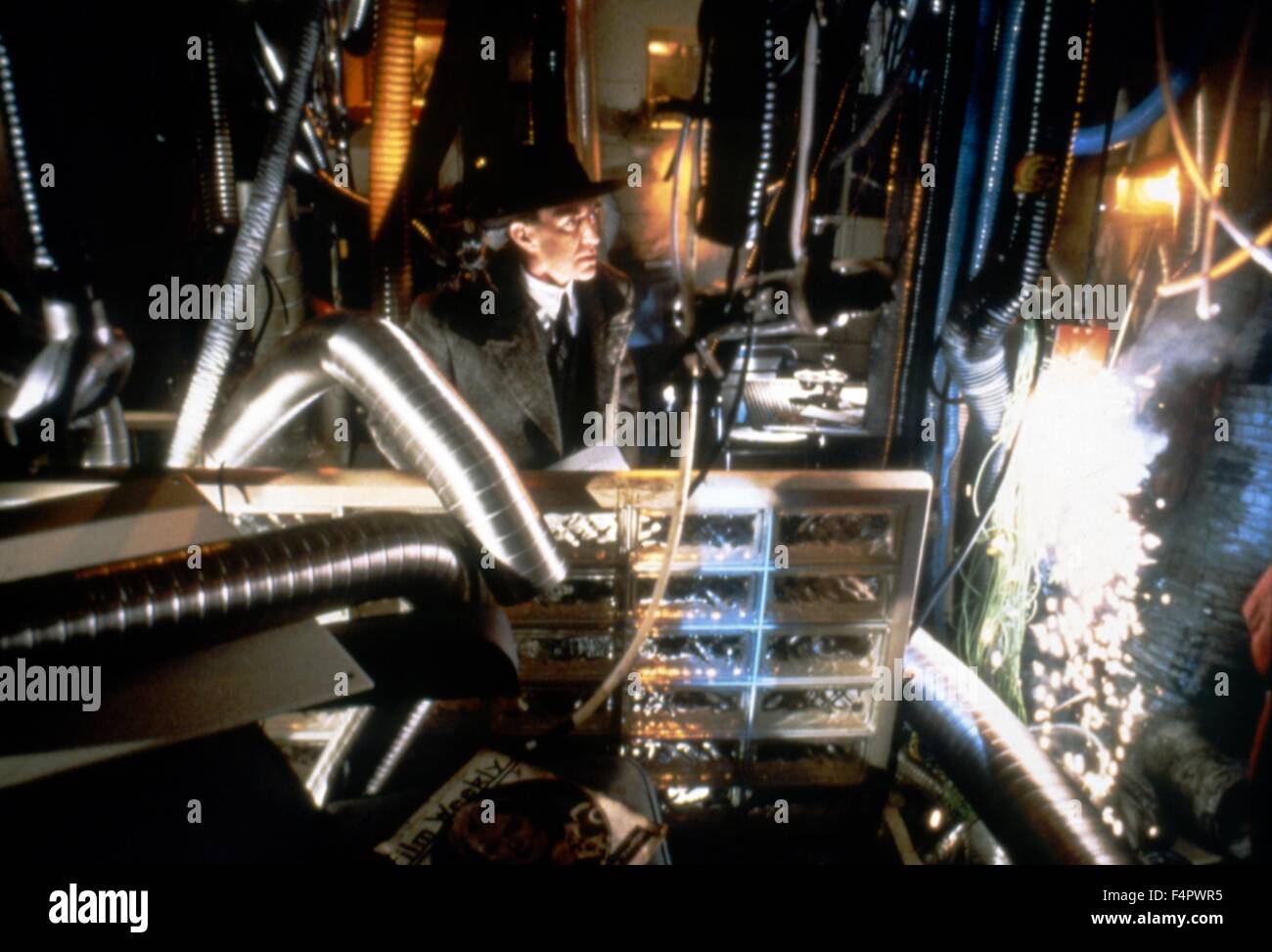 Jonathan Pryce / Brazil / 1985 directed by Terry Gilliam [Embassy