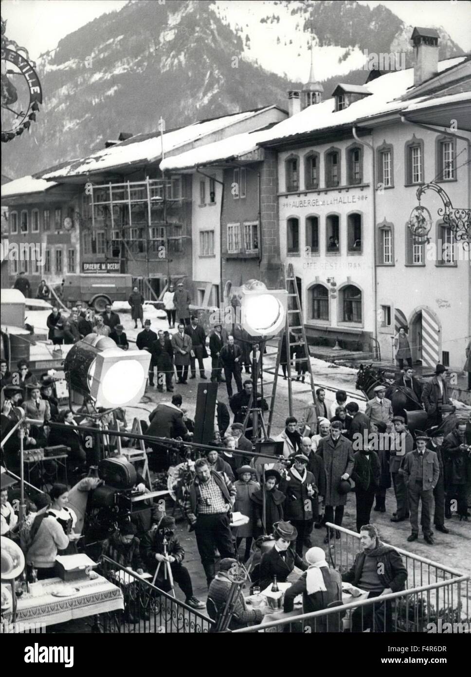 1955 - ''Lady L'' the new film being produced in Gruyere, Switzerland.: The film ''Lady L'' is now being produced in the romantic atmosphere and medieval scenery of the little Swiss town, Gruyere. The principal roles are played by Sophia Loren, Paul Newman, David Niven and Peter Ustinov. © Keystone Pictures USA/ZUMAPRESS.com/Alamy Live News Stock Photo