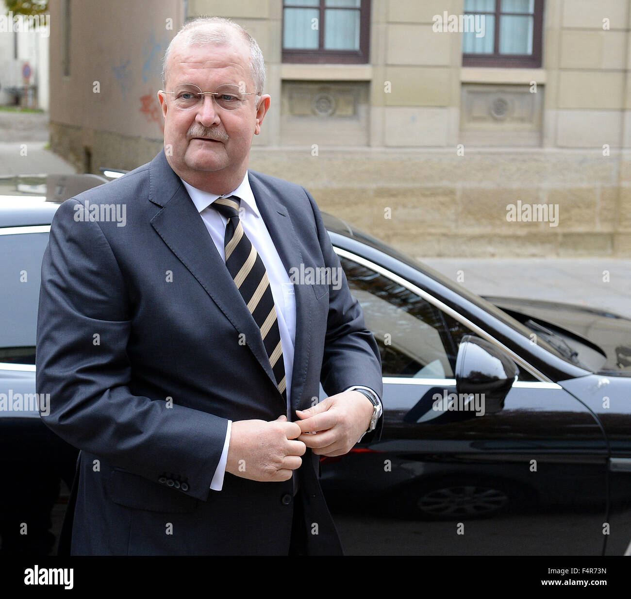 Stuttgart, Germany. 22nd Oct, 2015. Former CEO of Porsche Automobil Holding SE, Wendelin Wiedeking, gets out of a Porsche Panamera on his way to trial in the regional court in Stuttgart, Germany, 22 October 2015. The former head of Porsche is being accused in connection with the planned but unsuccessful takeover of VW market manipulation. Photo: BENRD WEISSBROD/dpa/Alamy Live News Stock Photo