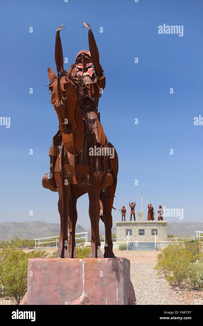 Usa native american indian sculpture hi-res stock photography and ...
