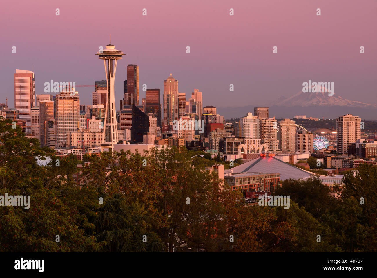 USA, United States, America, West Coast, Washington, Seattle, skyline, Mount Rainier, Kerry Park, city, cityscape, Northwest, du Stock Photo