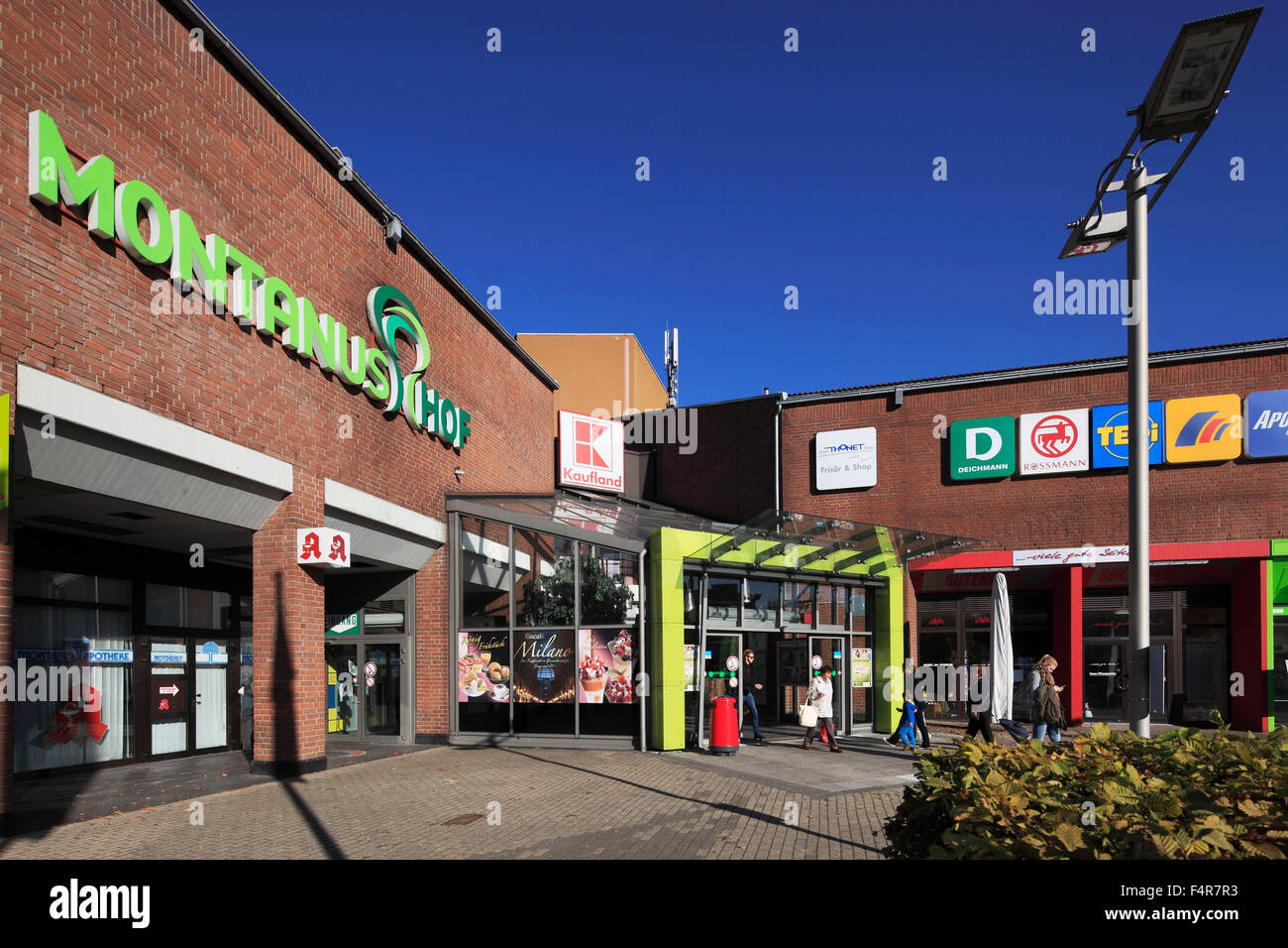 Flåde Lodge plakat Einkaufs- und Freizeitcenter Montanushof in Grevenbroich, Niederrhein,  Nordrhein-Westfalen Stock Photo - Alamy