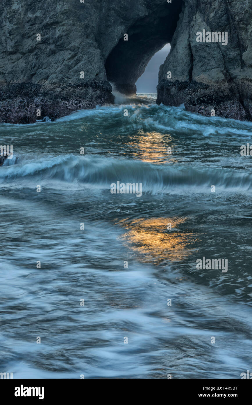 USA, United States, America, Oregon, Pacific Northwest, Oregon Coast, sea arch, surf, wave action, sea stack, water, pacific, oc Stock Photo