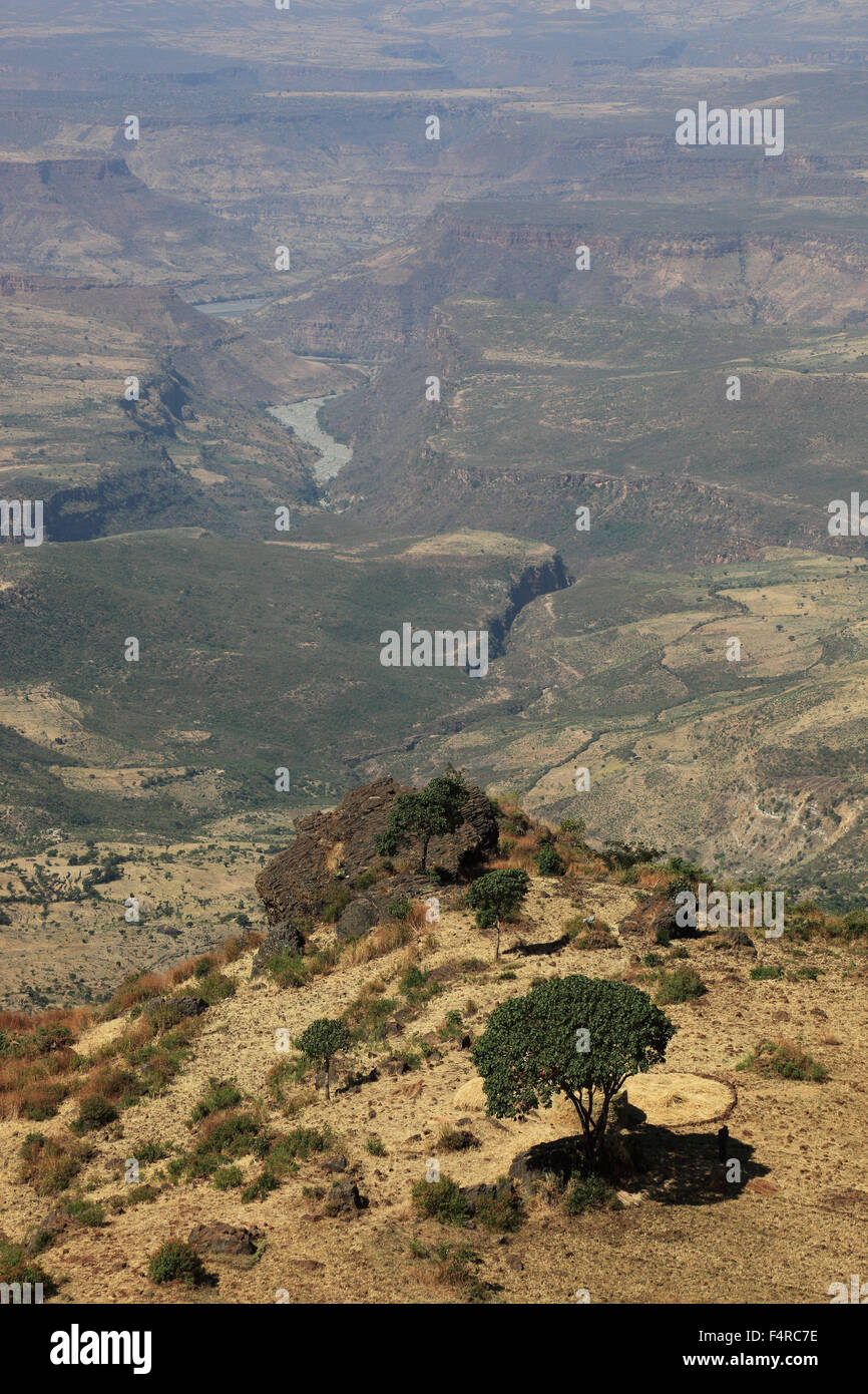 Overlooking mountainous scenery hires stock photography and images Alamy