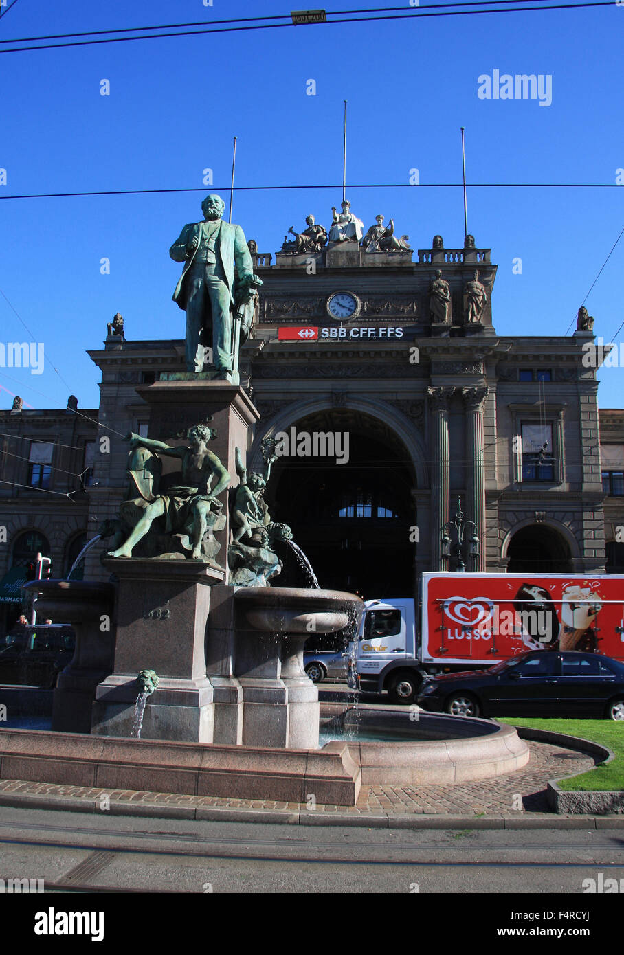 Zurich, Switzerland, Europe, Bahnhofplatz, Bahnhofstrasse, central station, railway station, Escher, Alfred Escher, statue Stock Photo