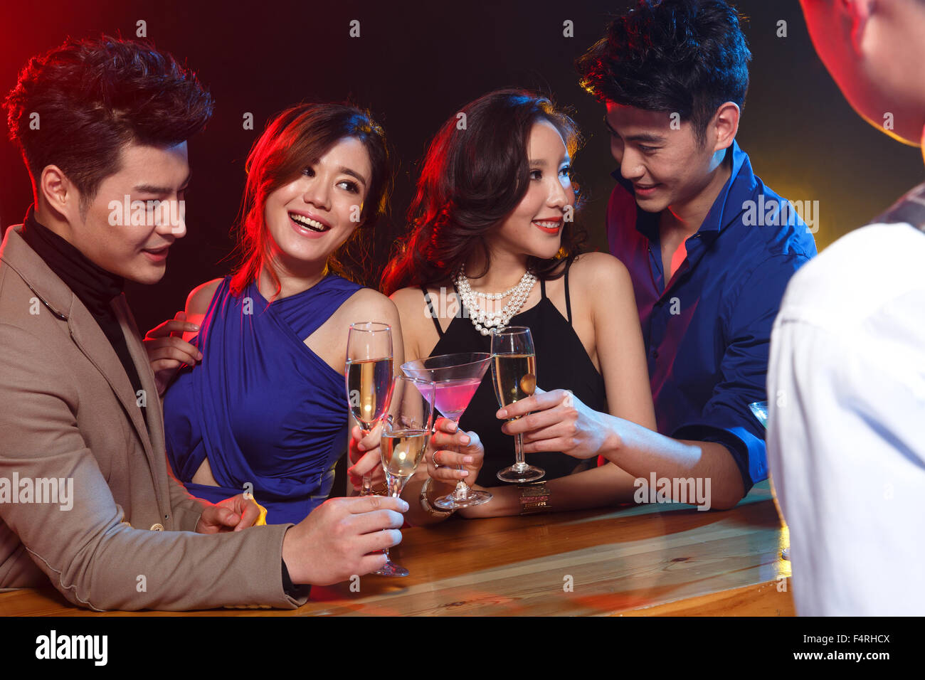 Young men at bar counter hi-res stock photography and images - Alamy