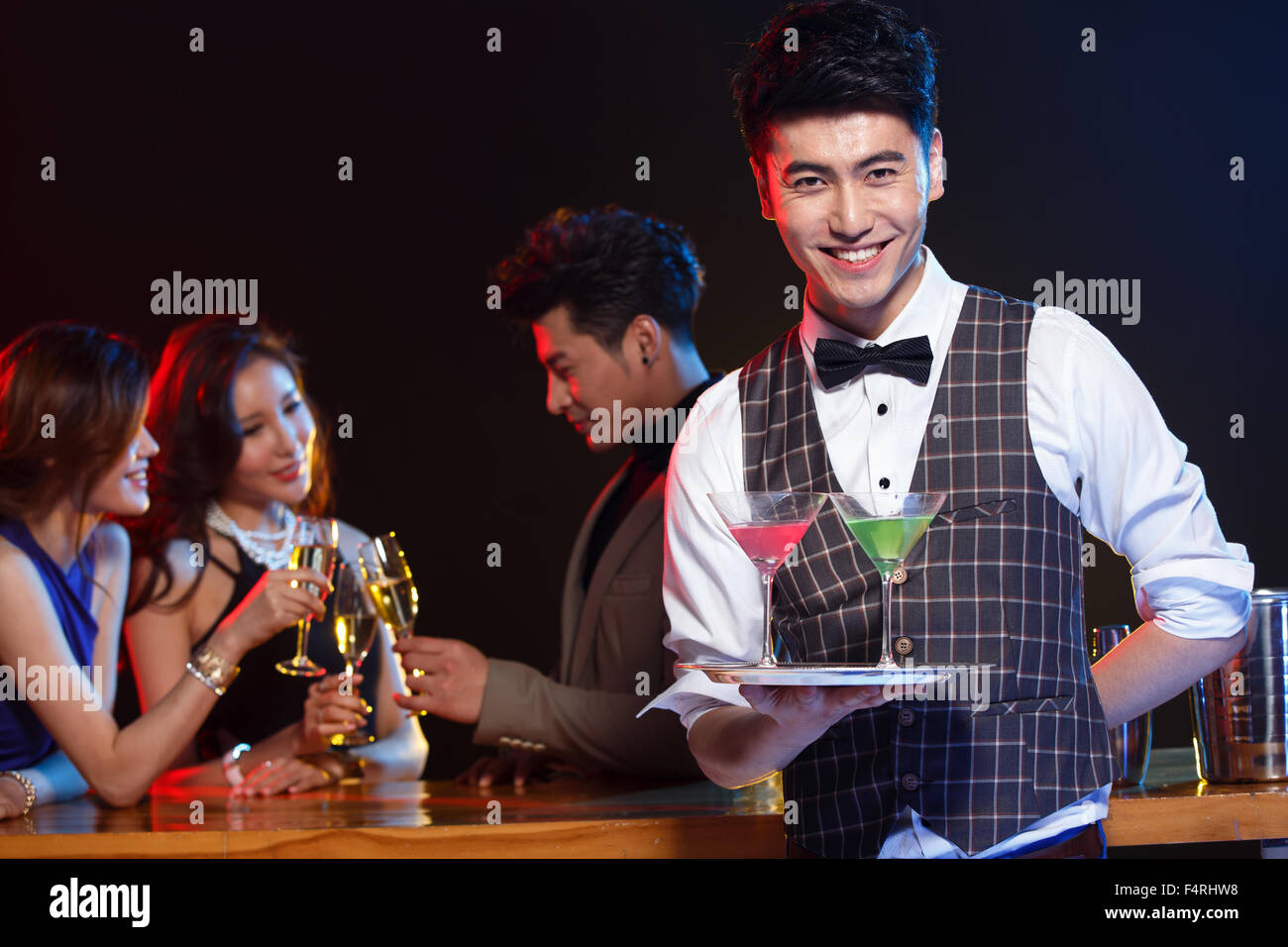 Young men at bar counter hi-res stock photography and images - Alamy