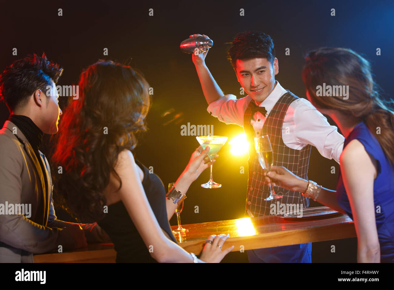 Young men at bar counter hi-res stock photography and images - Alamy