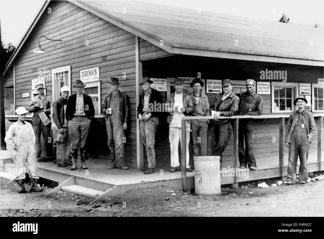 Workers on break at a store. 19th April 1944. Oak Ridge. The town of Oak Ridge was established by the Army Corps of Engineers as Stock Photo