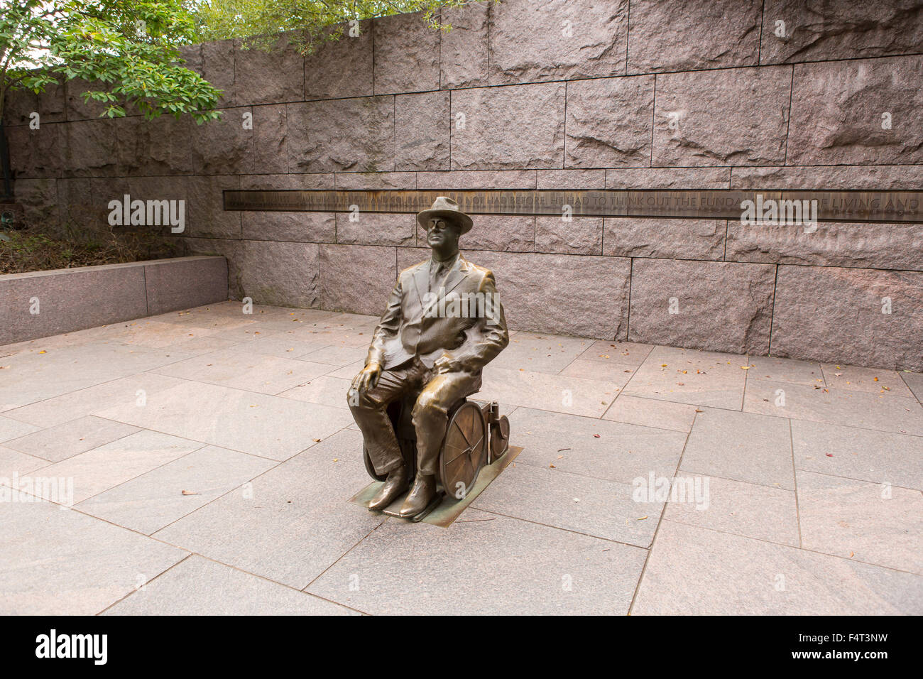 WASHINGTON, DC, USA Franklin Roosevelt Memorial. Bronze statue of FDR
