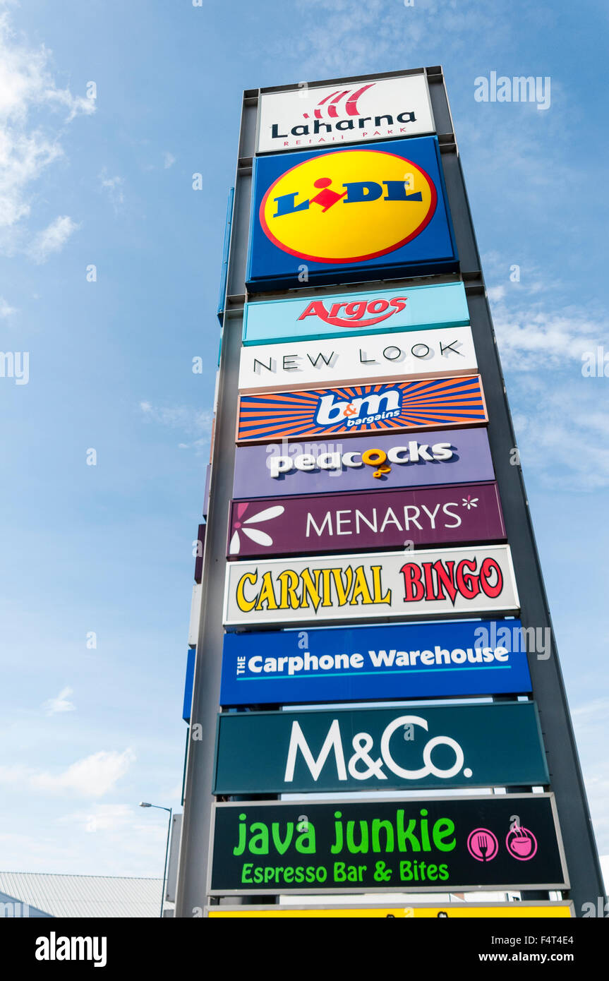 Signs at a retail park for Lidl, Argos, New Look, B&M Bargains, Peacocks, Menary's, Carnival Bingo, Carphone Warehouse and a cof Stock Photo