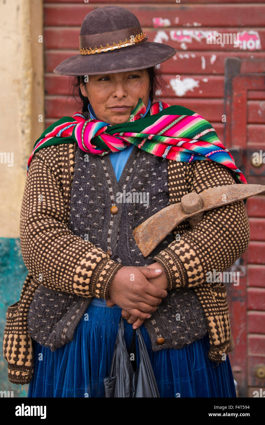South america quechua indian woman hi-res stock photography and images ...