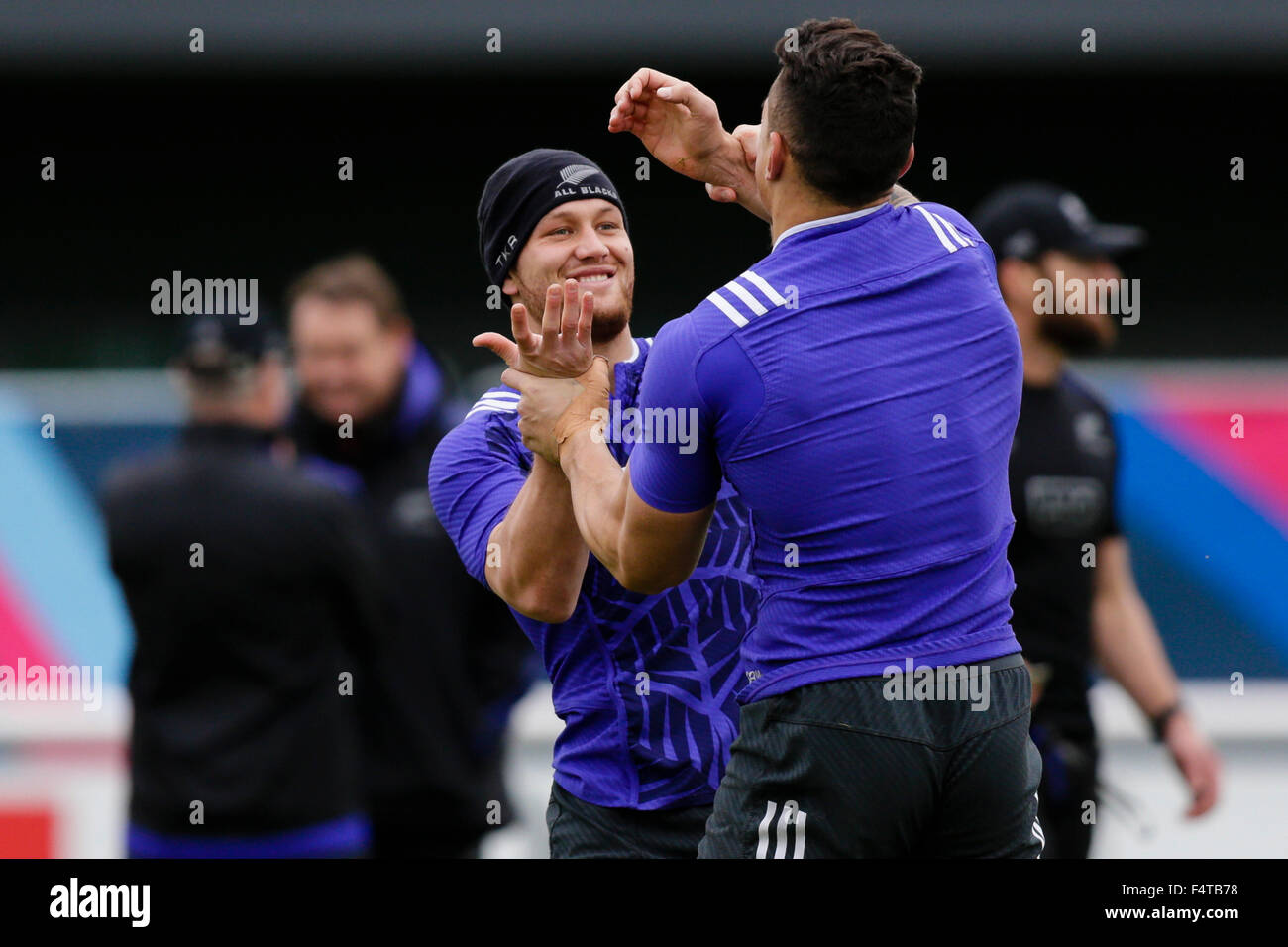 Sunbury, UK. 22nd Oct, 2015. New Zealand team training session ahead of their semi-final against South Africa on Oct 24th. New Zealand centre Sonny Bill Williams wrestles with replacement scrumhalf TJ Perenara © Action Plus Sports/Alamy Live News Stock Photo