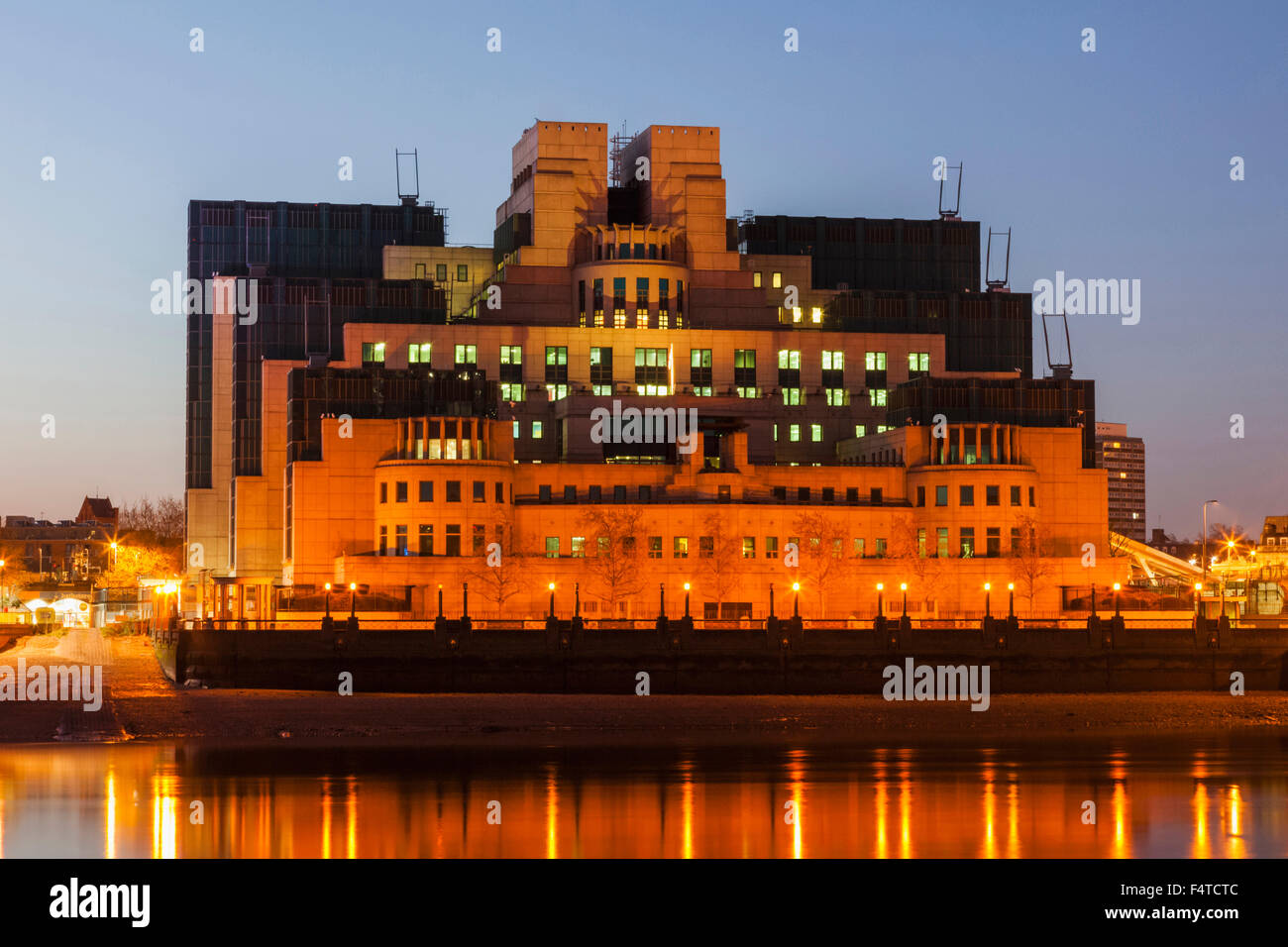 England, London, Vauxhall, MI6 Secret Intelligence Service HQ Stock Photo