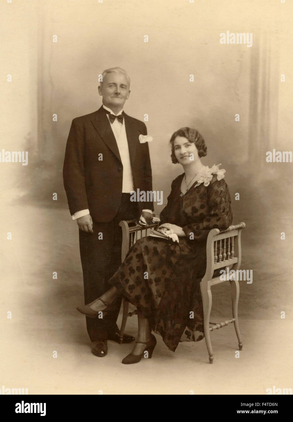 1930 portrait couple hi-res stock photography and images - Alamy