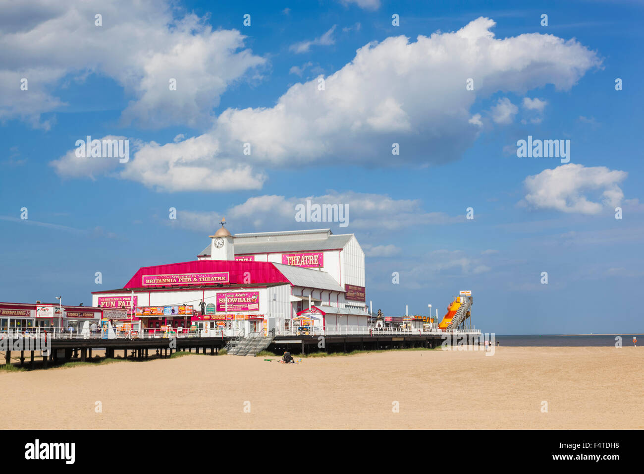 England, Norfolk, Great Yarmouth, Great Yarmouth Beach and Pier Stock